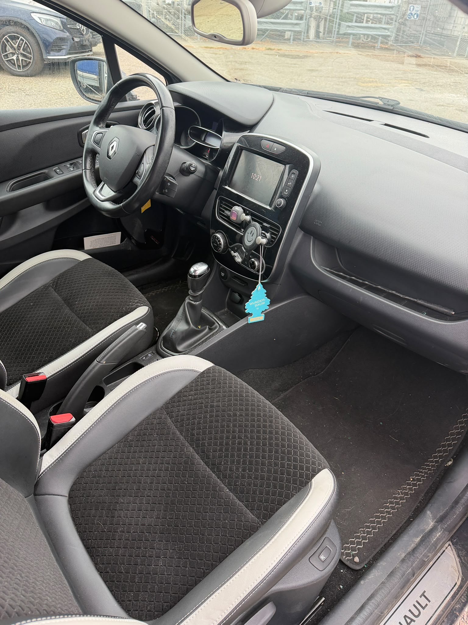 RENAULT Clio 1.2 16V T Initiale Paris-image-10
