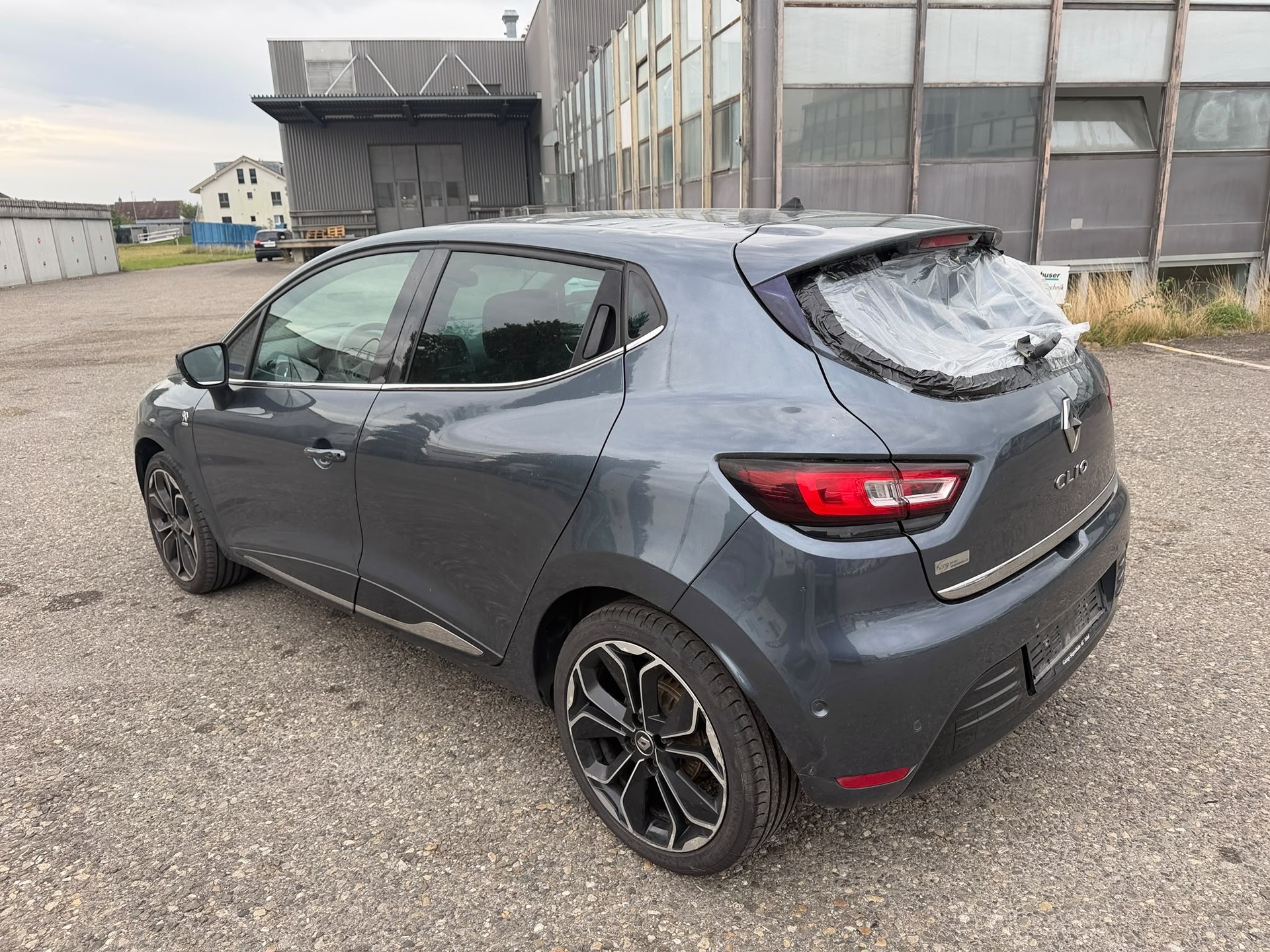 RENAULT Clio 1.2 16V T Initiale Paris-image-5