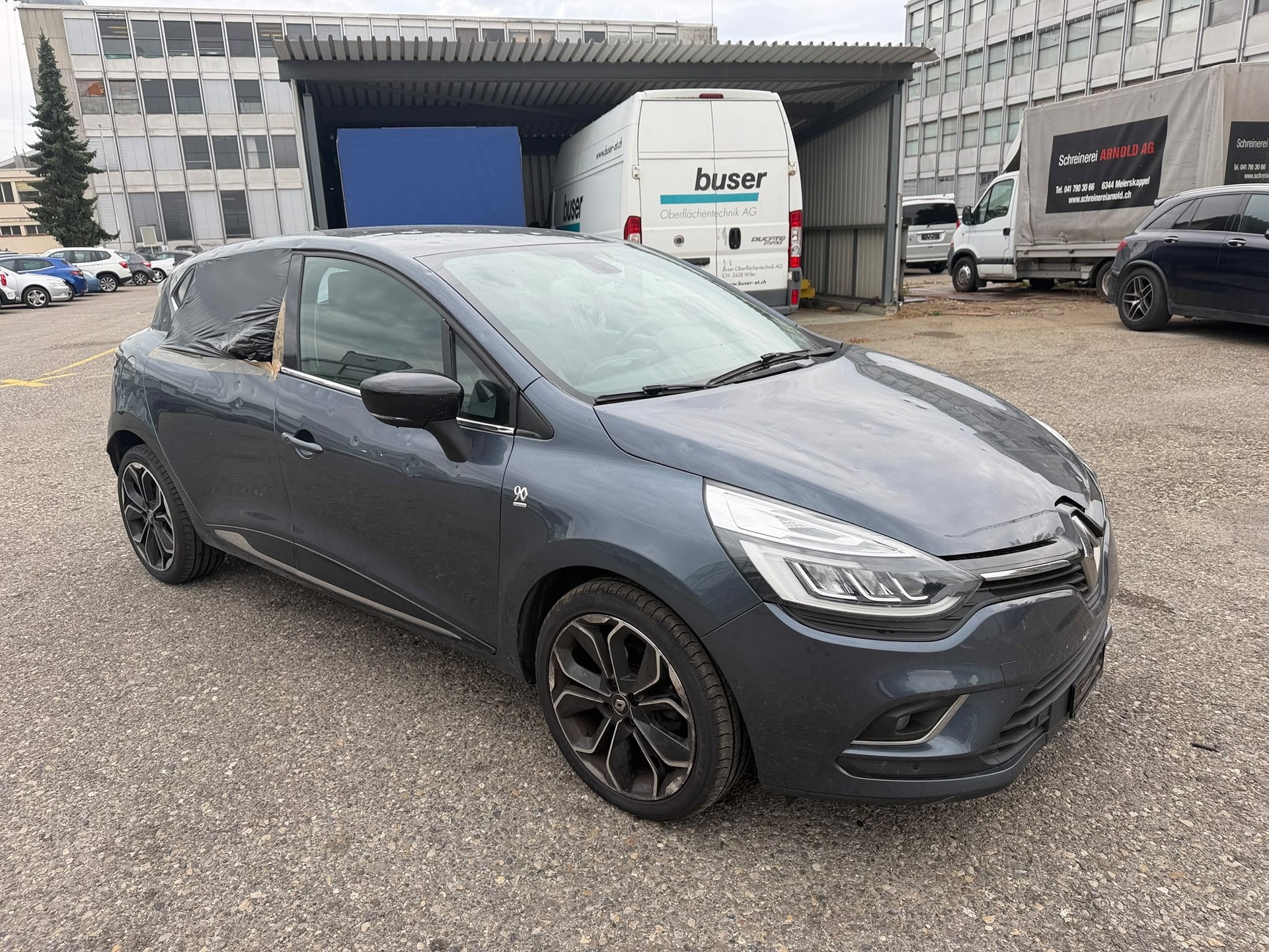 RENAULT Clio 1.2 16V T Initiale Paris-image-0