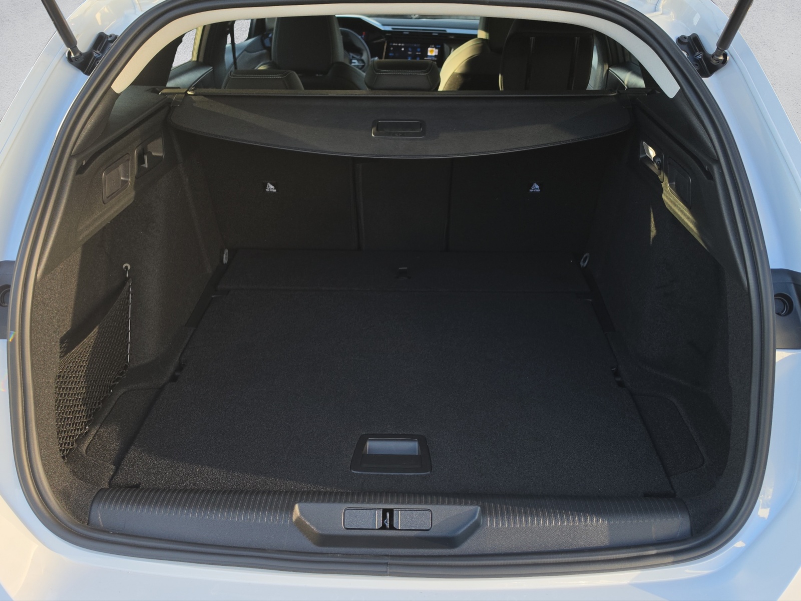 PEUGEOT 308 SW 1.5 BlueHDI Allure EAT8-image-15