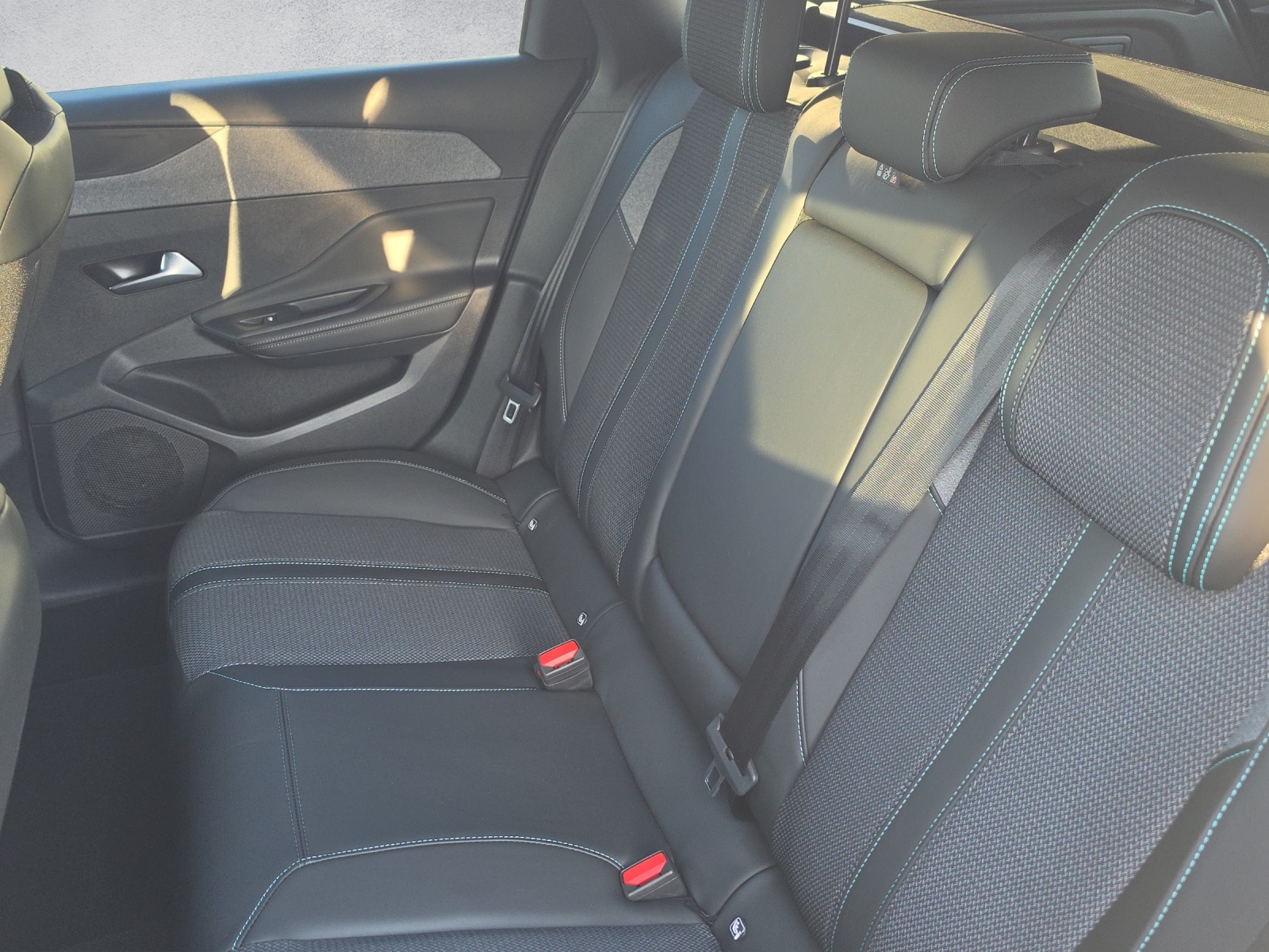 PEUGEOT 308 SW 1.5 BlueHDI Allure EAT8-image-14