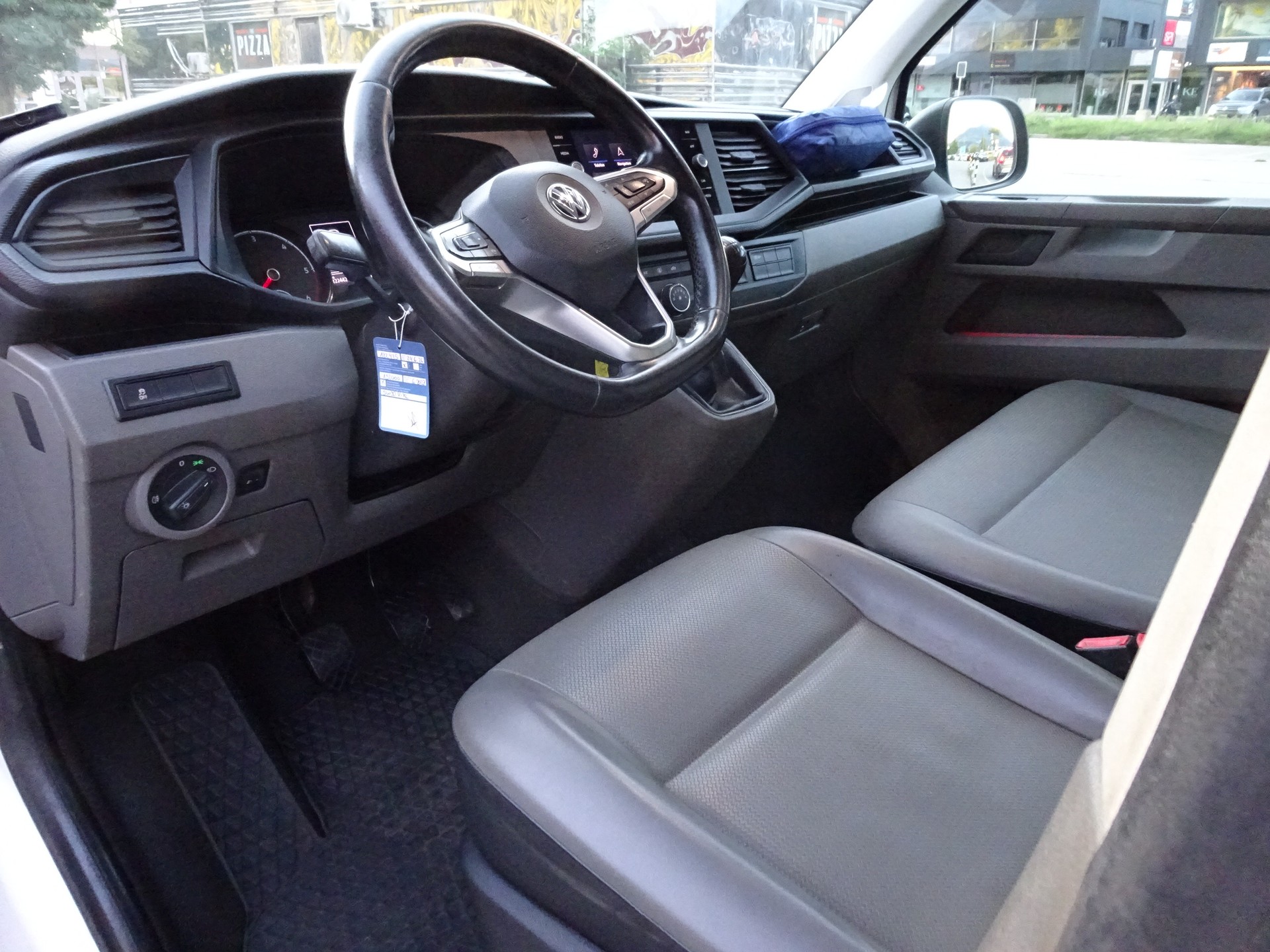 VW T6.1 2.0 TDI 4Motion long-image-17
