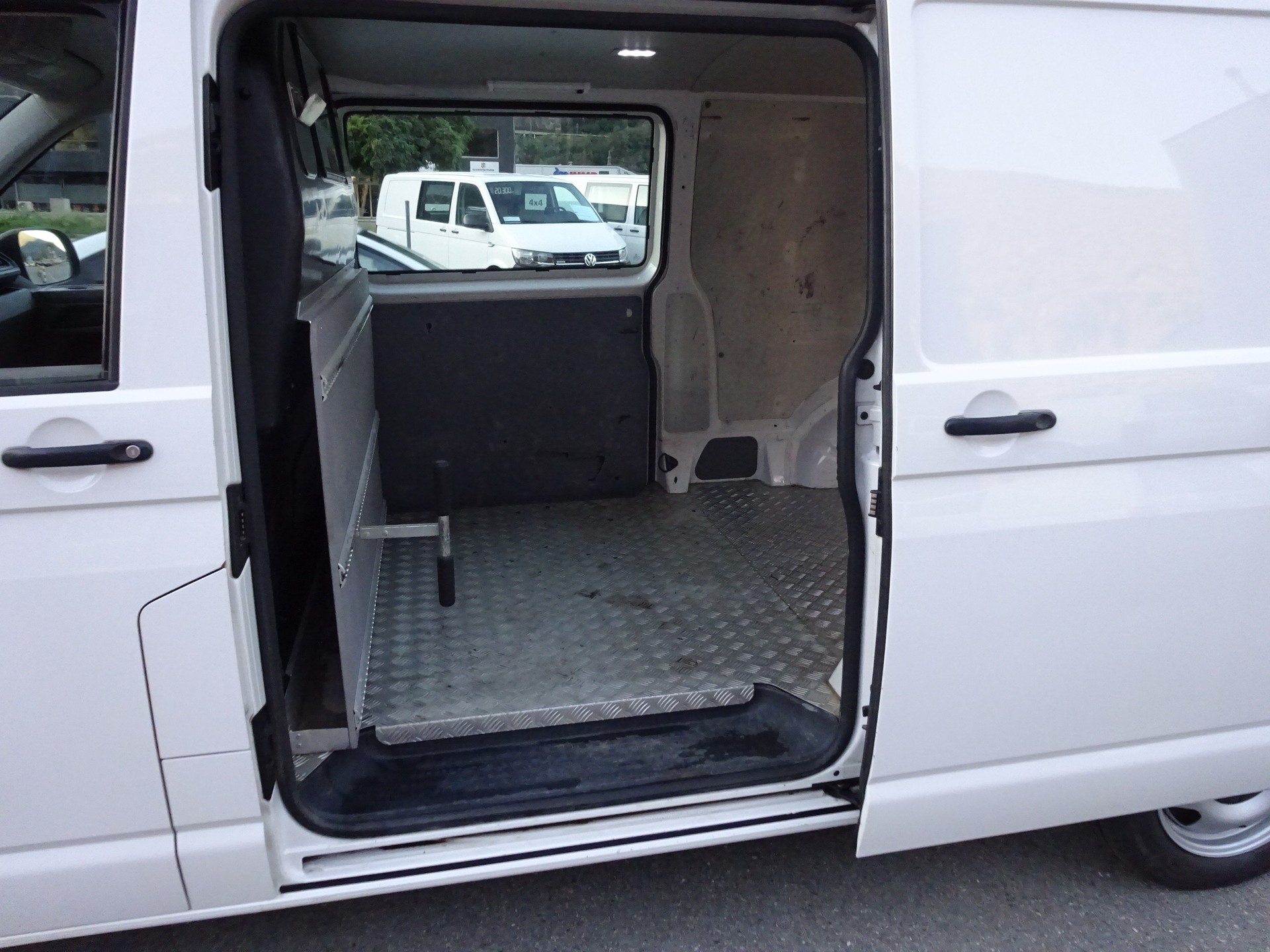 VW T6.1 2.0 TDI 4Motion long-image-27