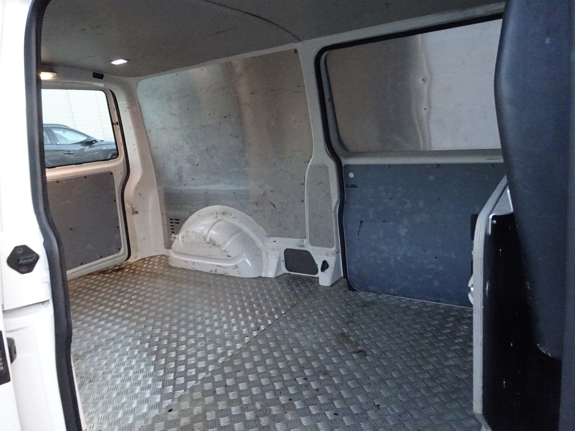 VW T6.1 2.0 TDI 4Motion long-image-22
