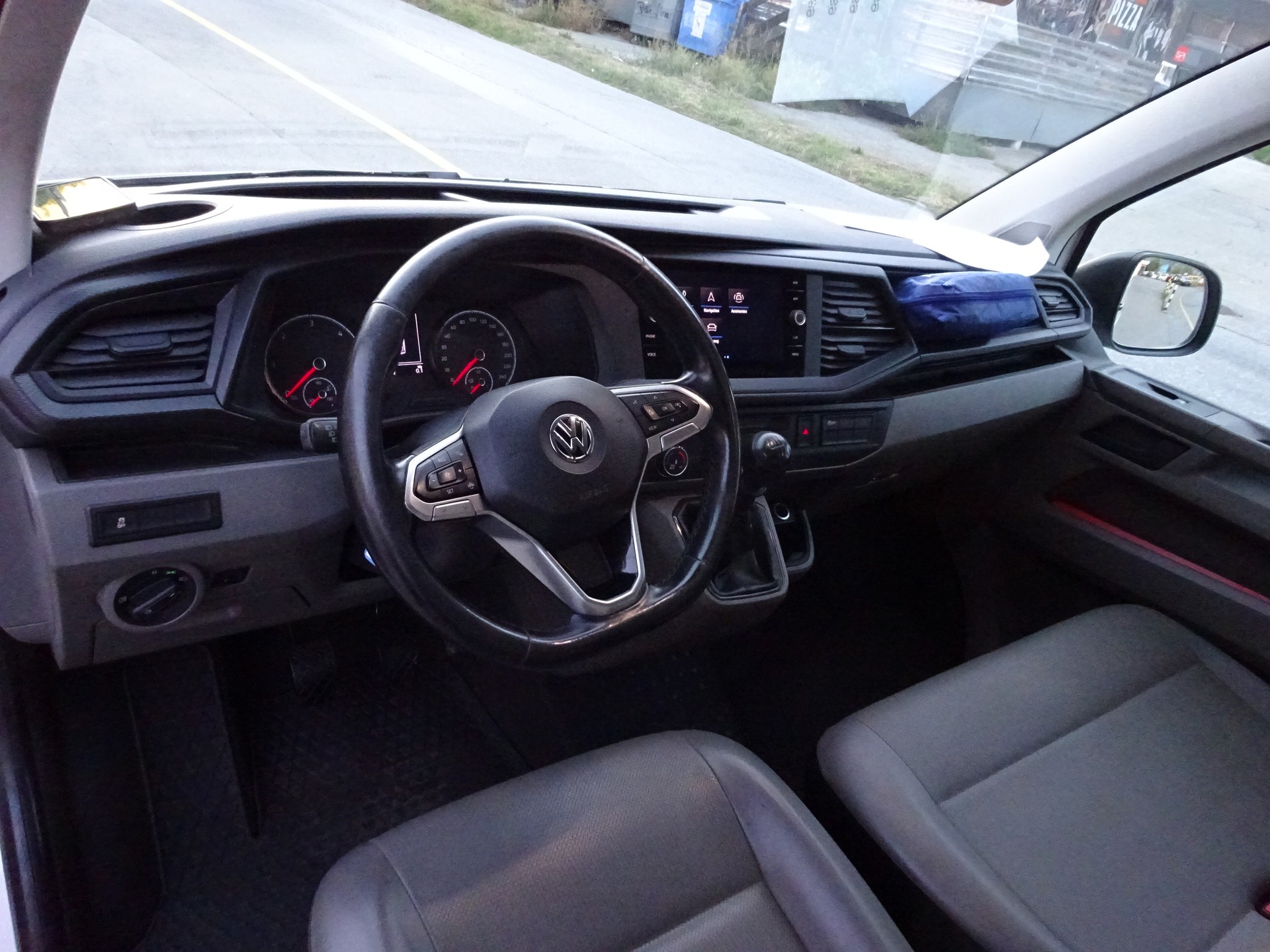 VW T6.1 2.0 TDI 4Motion long-image-18