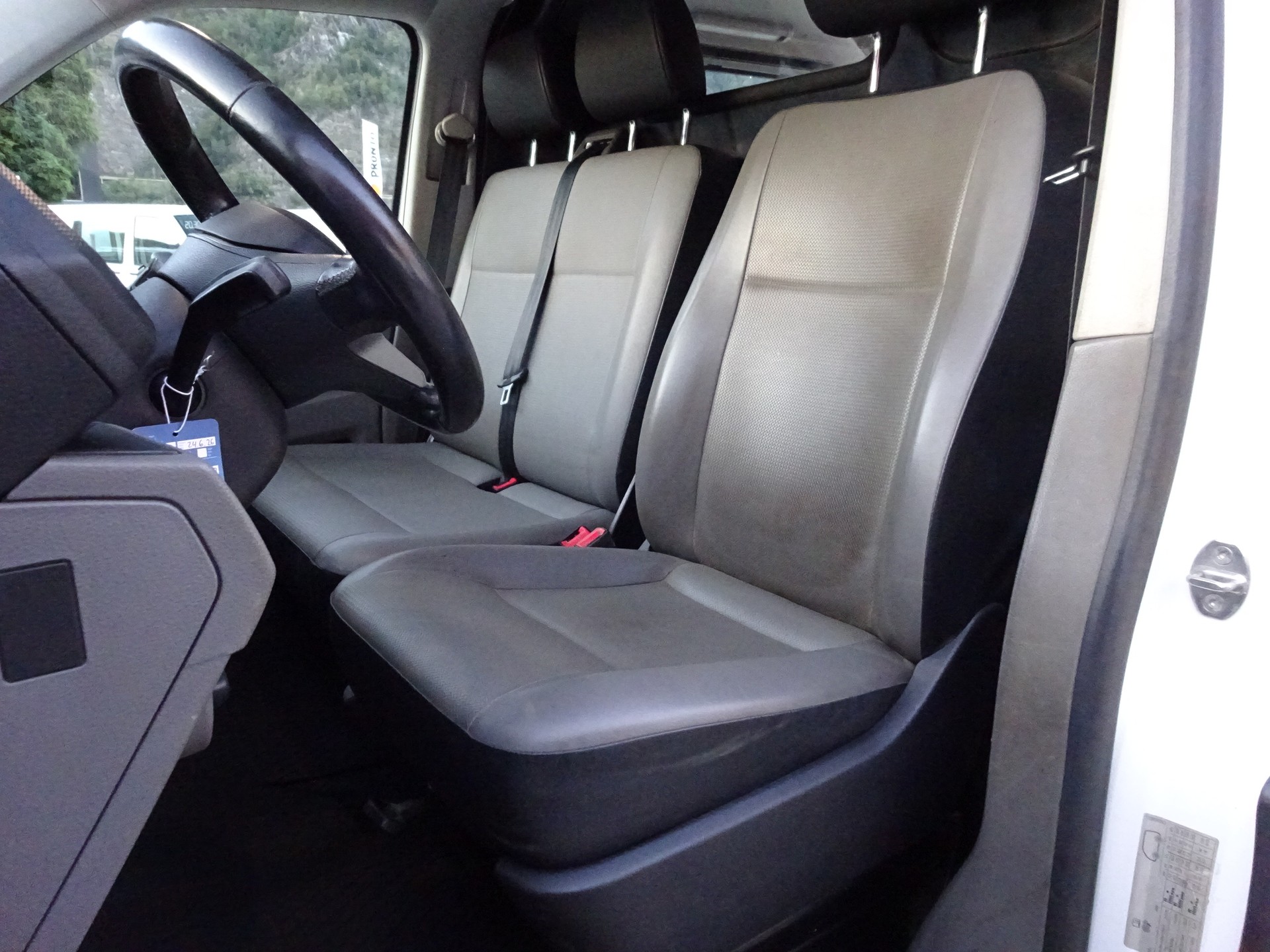 VW T6.1 2.0 TDI 4Motion long-image-16