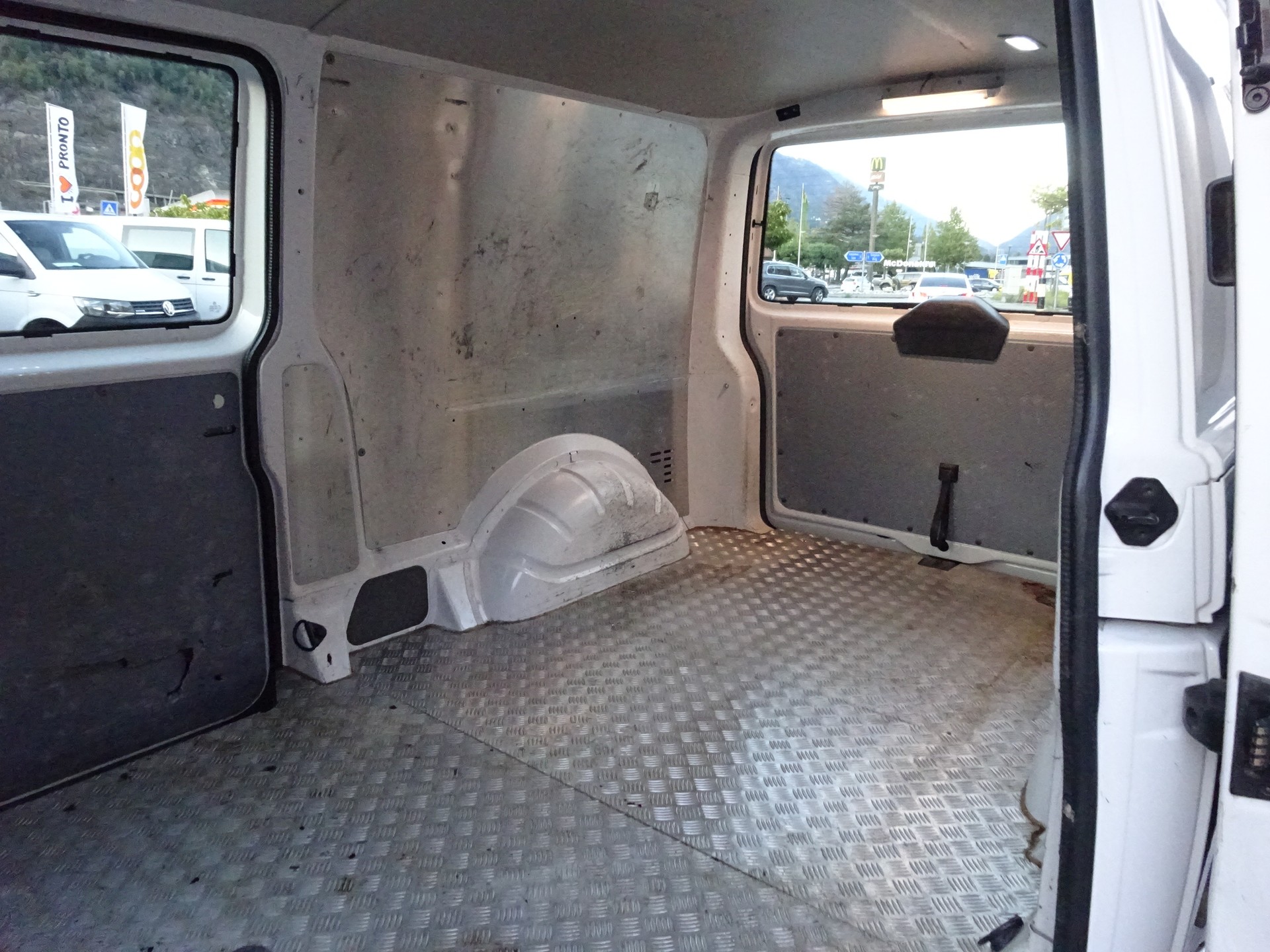 VW T6.1 2.0 TDI 4Motion long-image-28