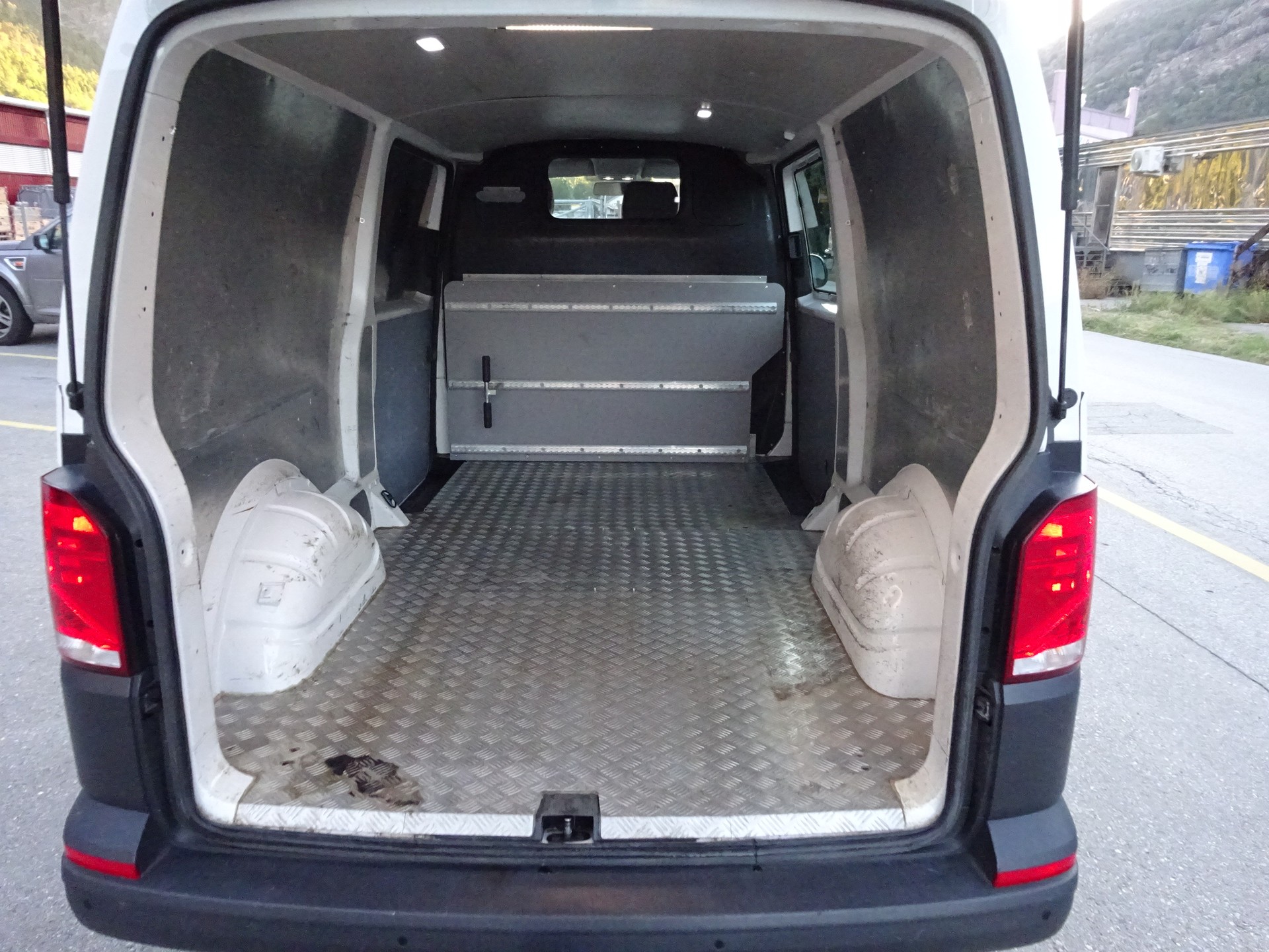 VW T6.1 2.0 TDI 4Motion long-image-25