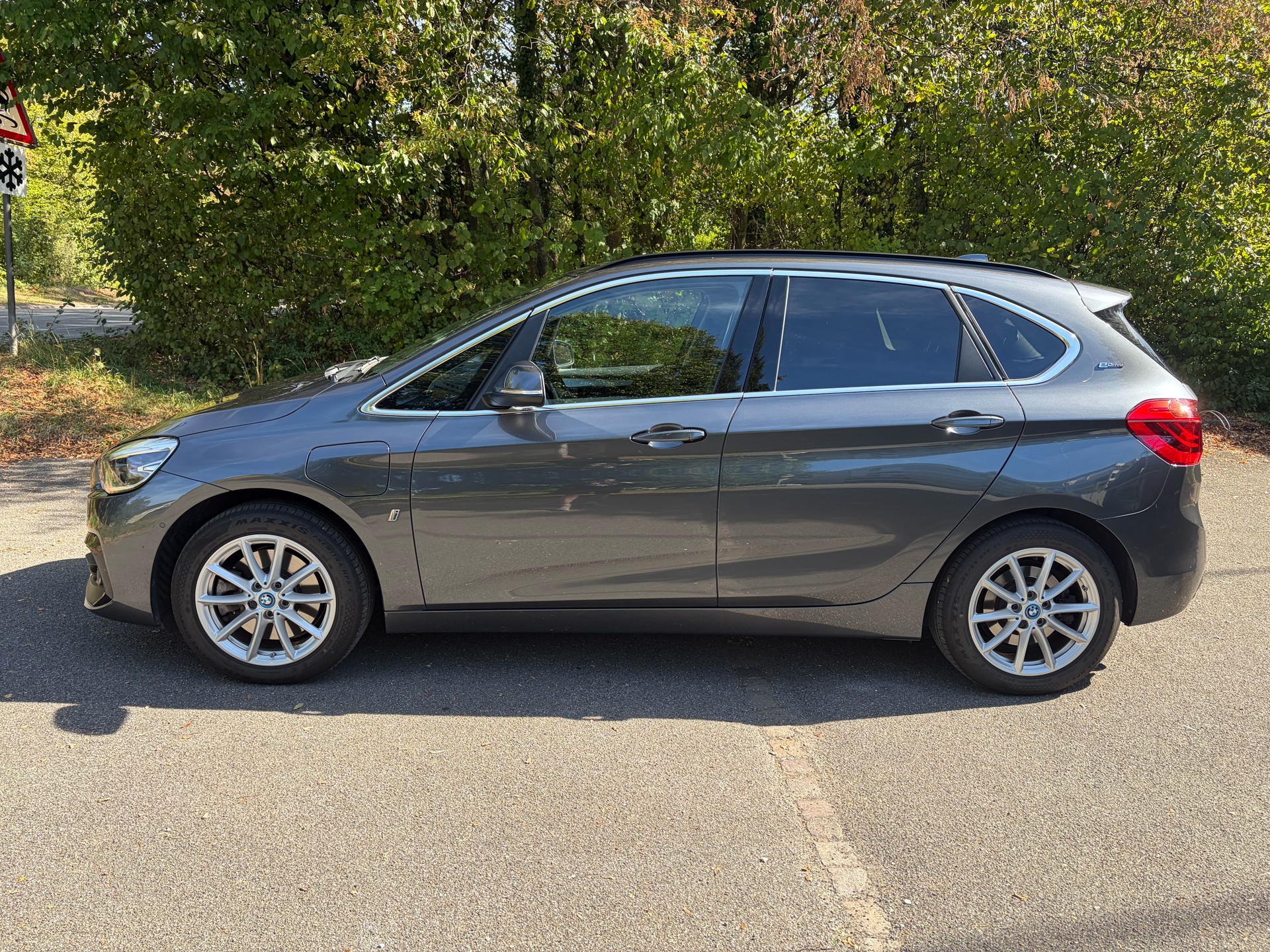 BMW 225xe-image-0