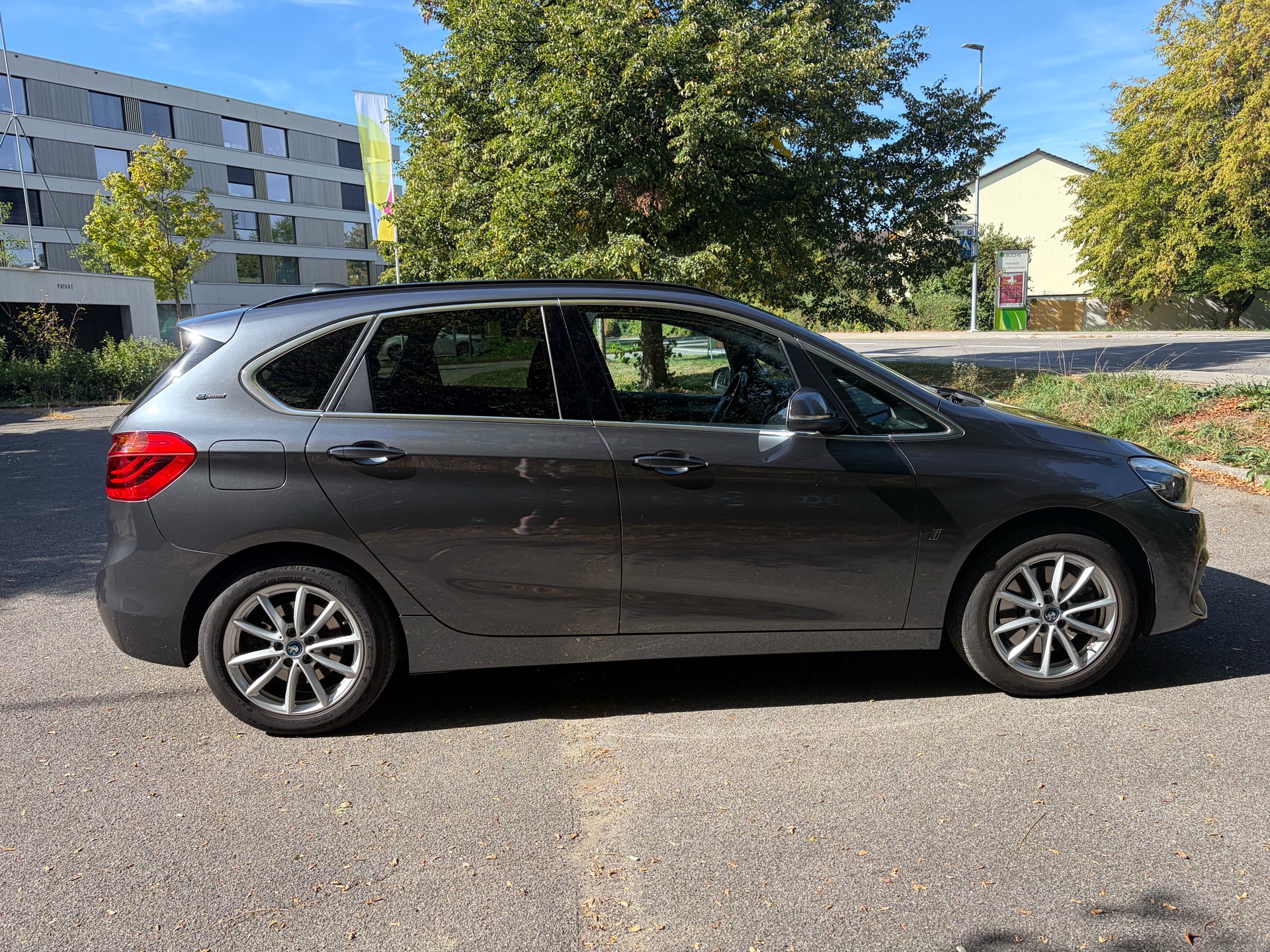 BMW 225xe-image-2