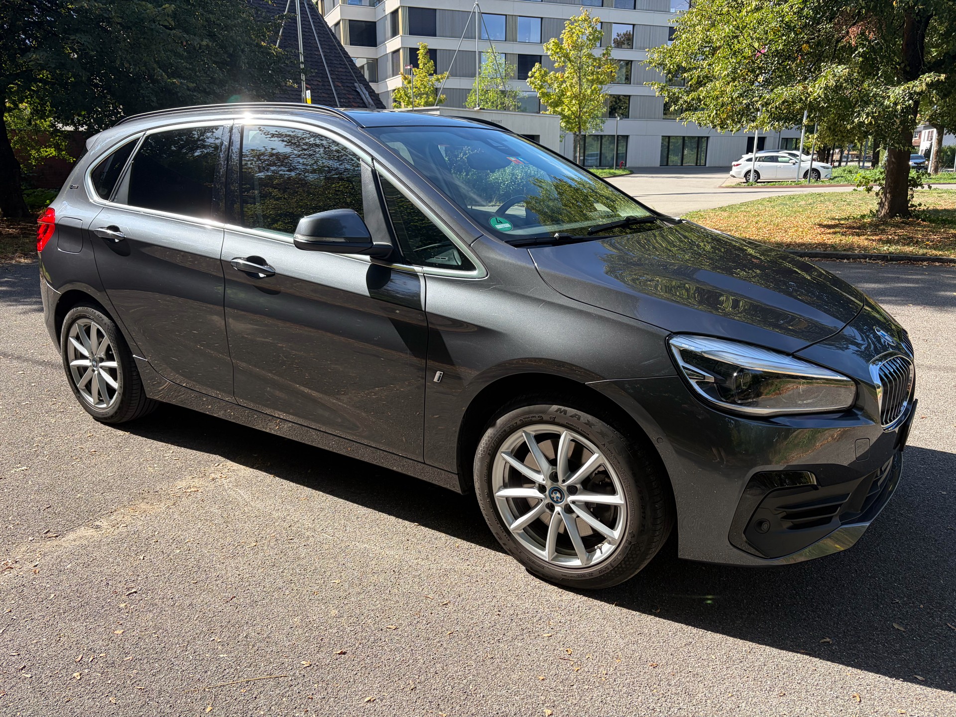 BMW 225xe-image-1