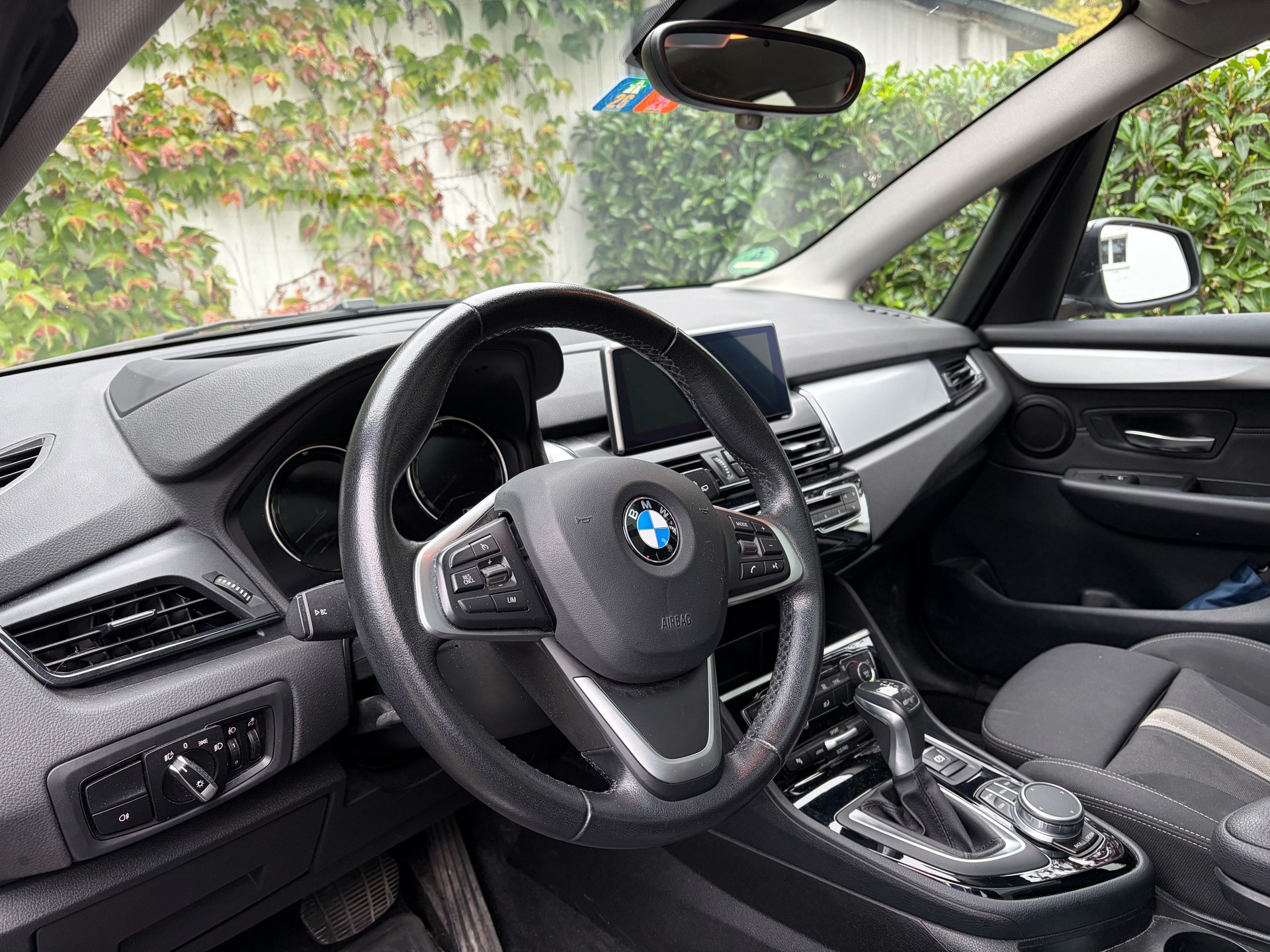 BMW 225xe-image-3