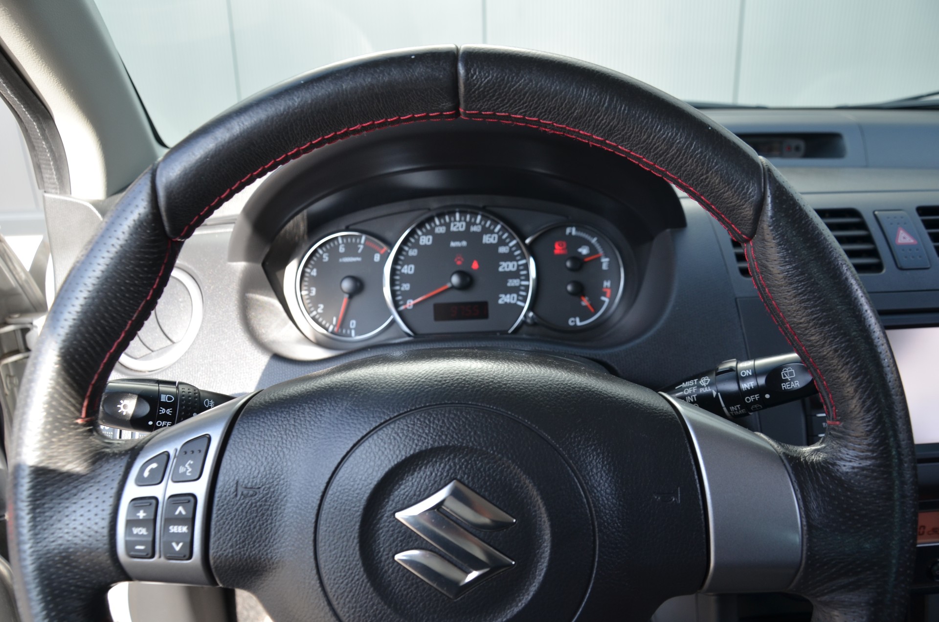 SUZUKI Swift 1.6i 16V Sport-image-13