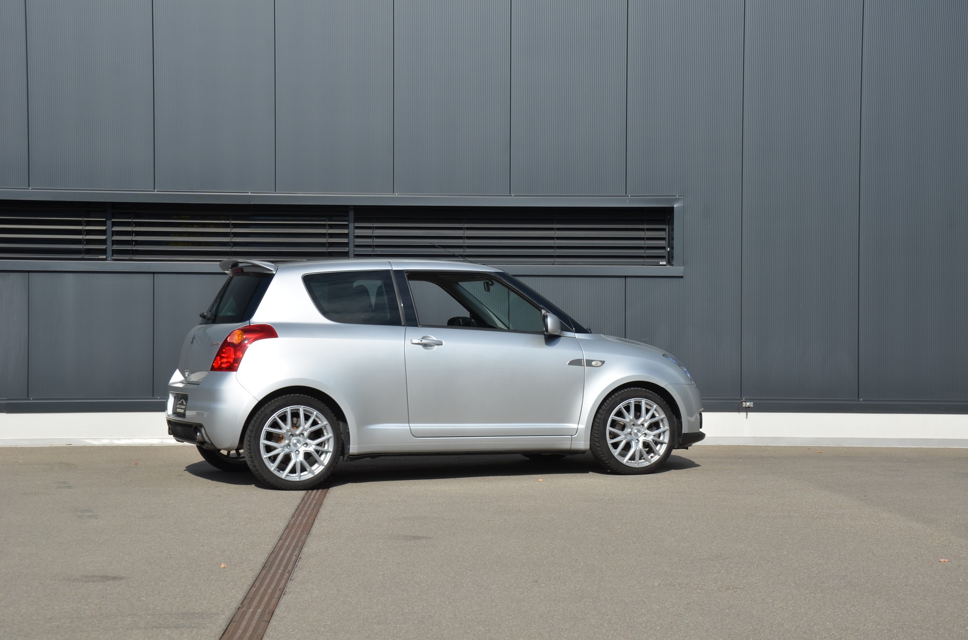 SUZUKI Swift 1.6i 16V Sport-image-3