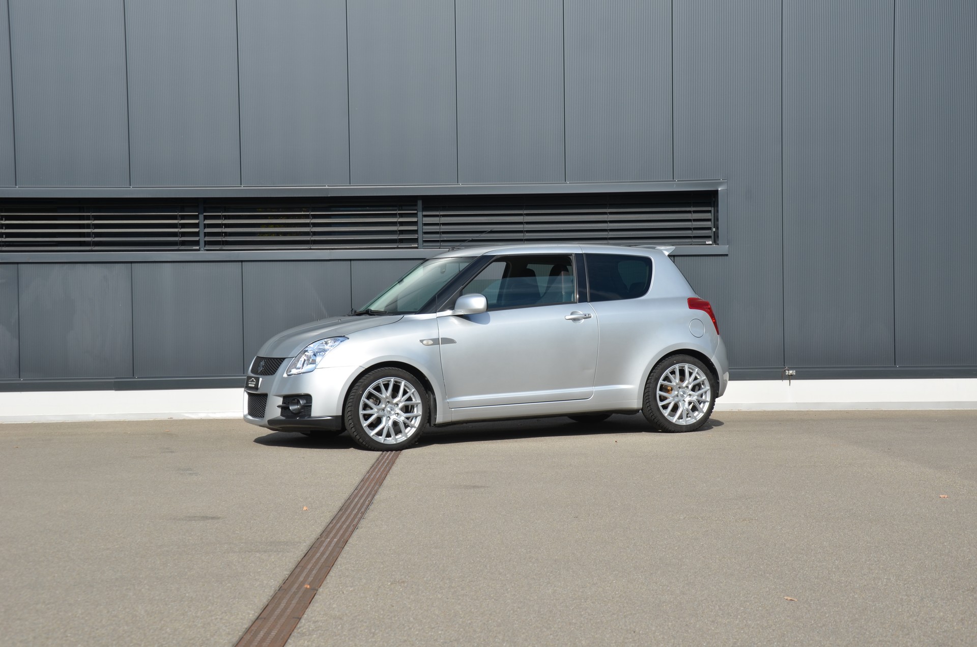 SUZUKI Swift 1.6i 16V Sport-image-1