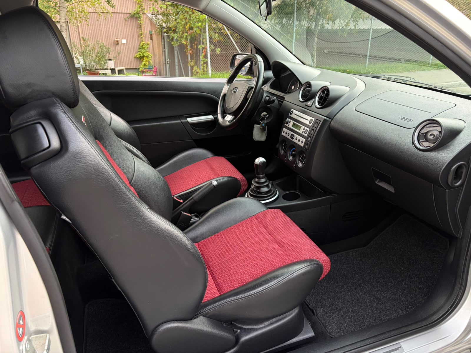FORD Fiesta 2.0 16V ST-image-12