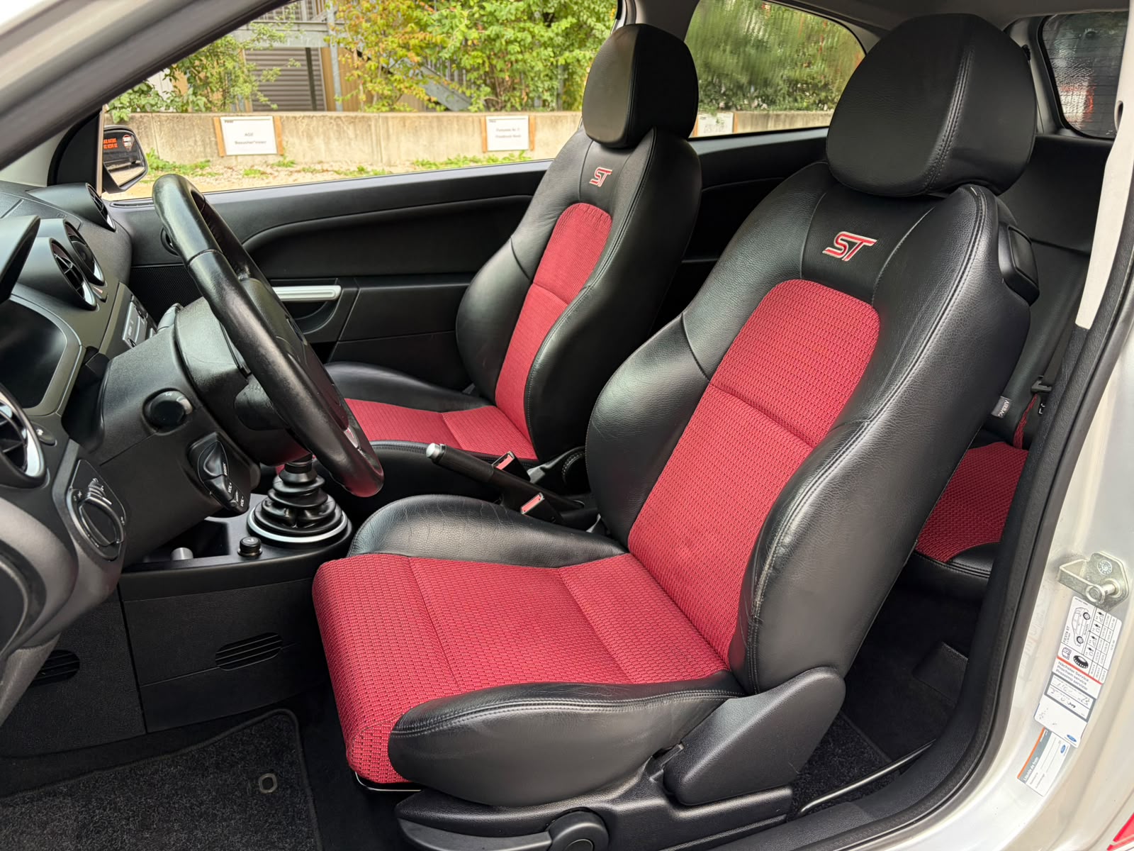 FORD Fiesta 2.0 16V ST-image-10