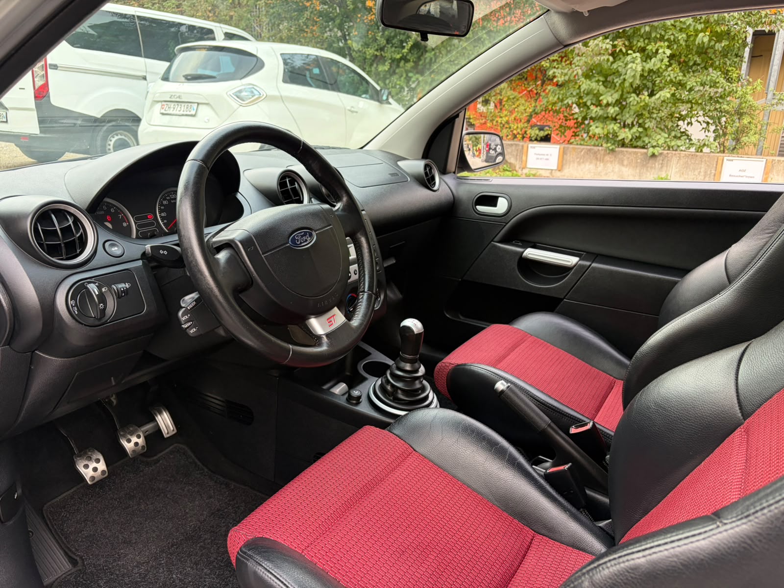 FORD Fiesta 2.0 16V ST-image-9