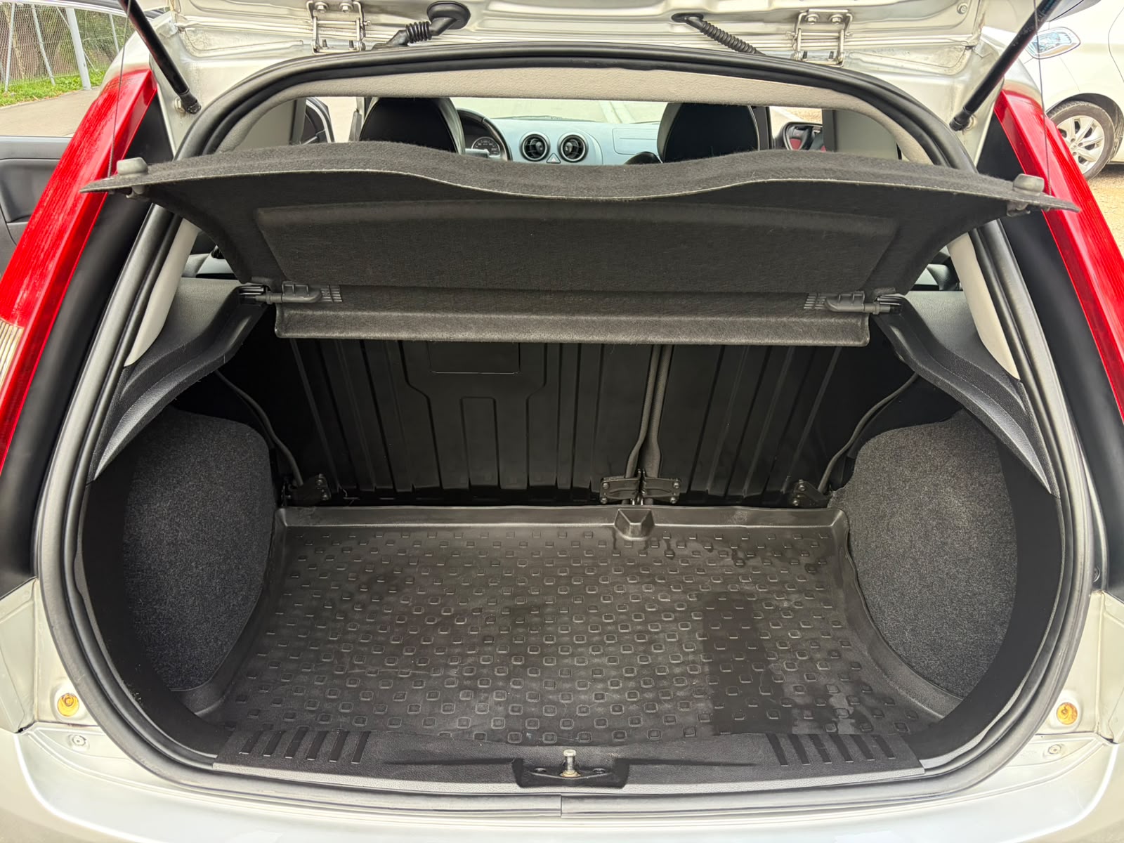 FORD Fiesta 2.0 16V ST-image-15