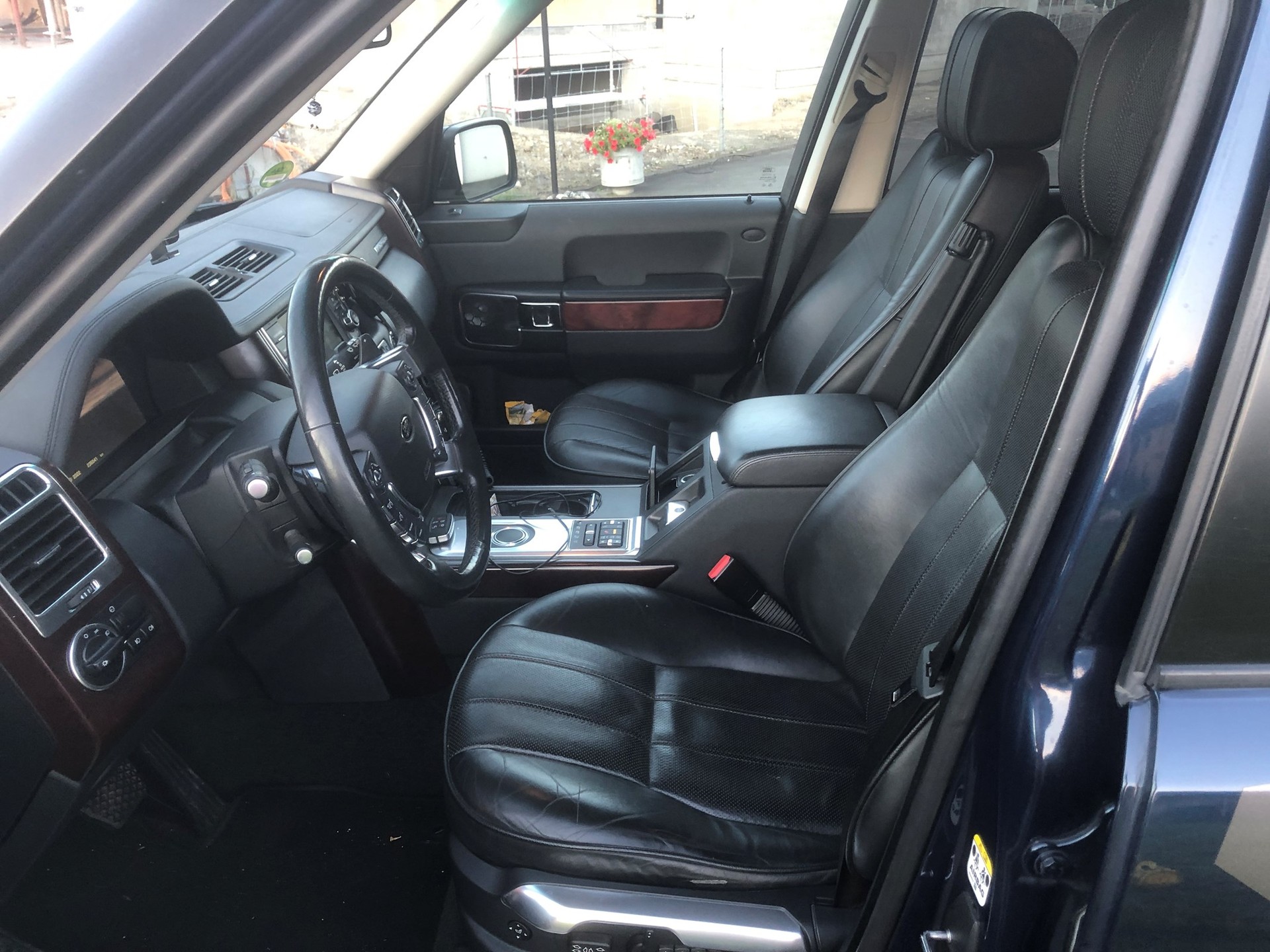 LAND ROVER Range Rover 4.4 TDV8 Autobiography Automatic-image-1