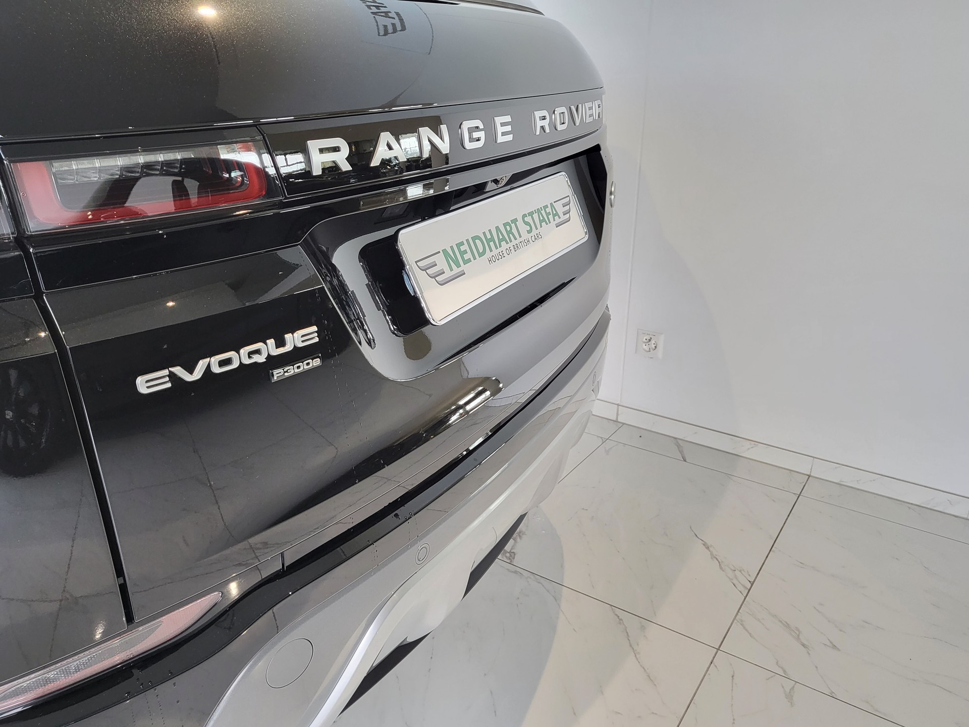 LAND ROVER Range Rover Evoque P 300e SE AT8-image-3