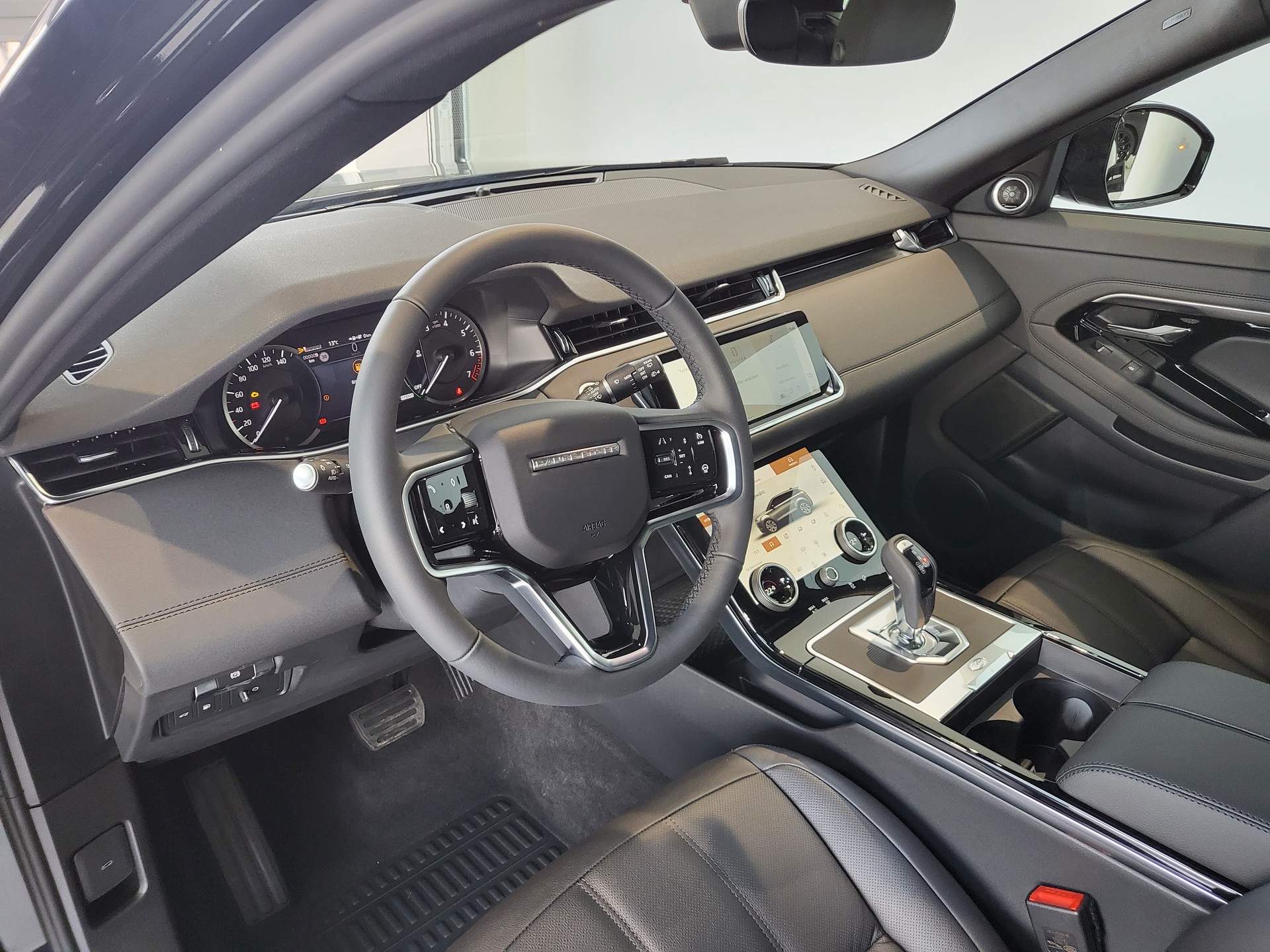 LAND ROVER Range Rover Evoque P 300e SE AT8-image-4