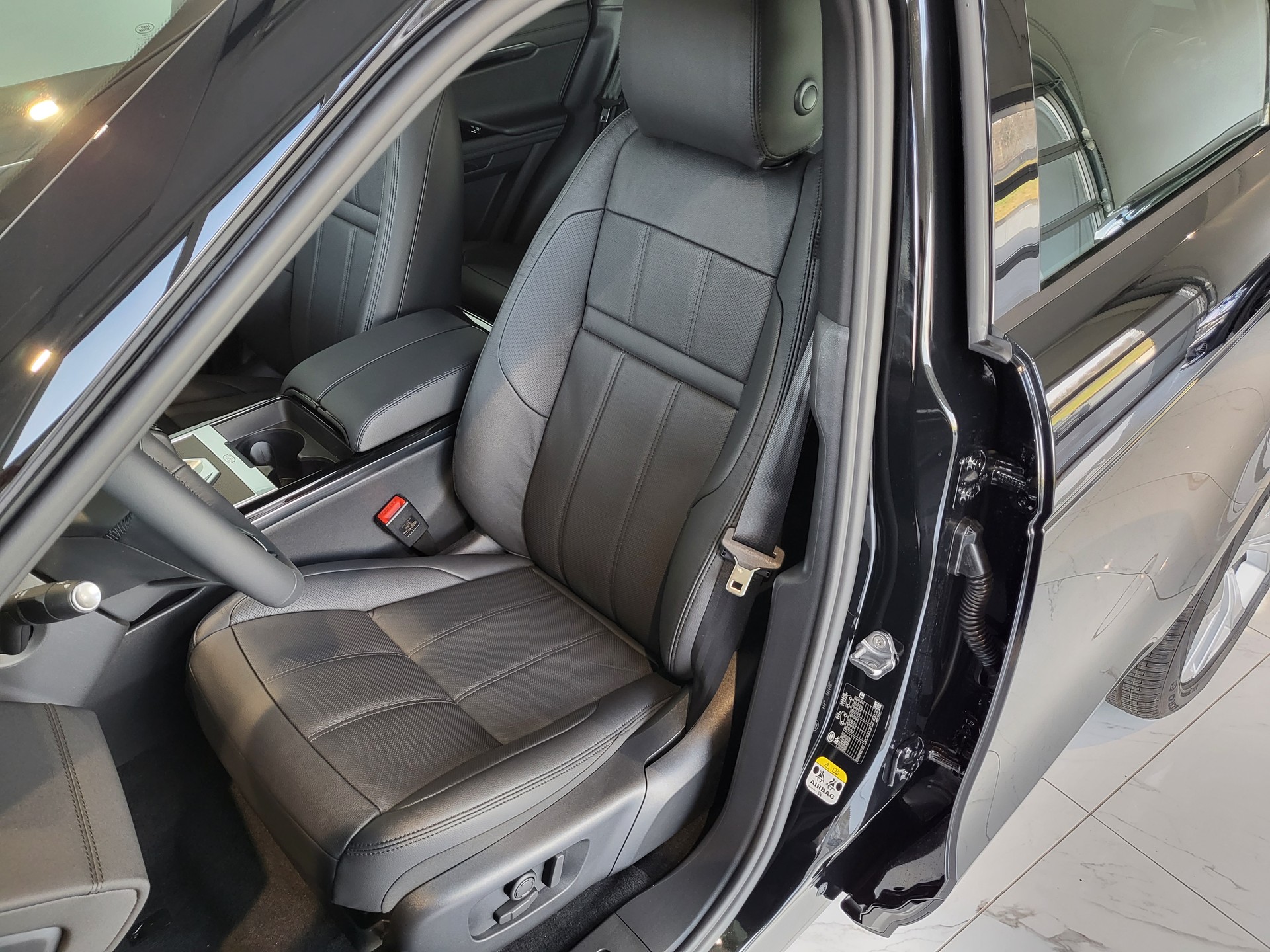 LAND ROVER Range Rover Evoque P 300e SE AT8-image-5