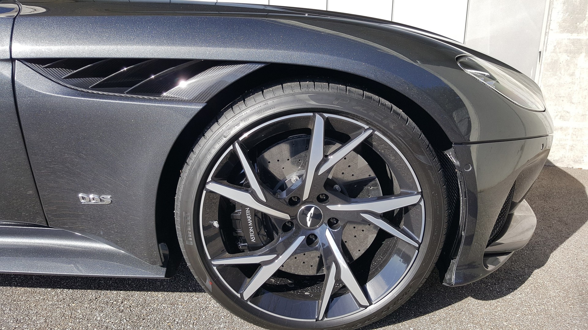 ASTON MARTIN DBS Coupé Superleggera-image-8