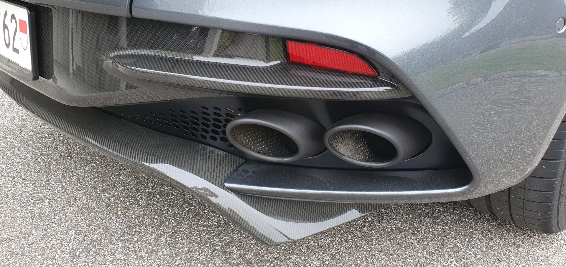 ASTON MARTIN DBS Coupé Superleggera-image-25