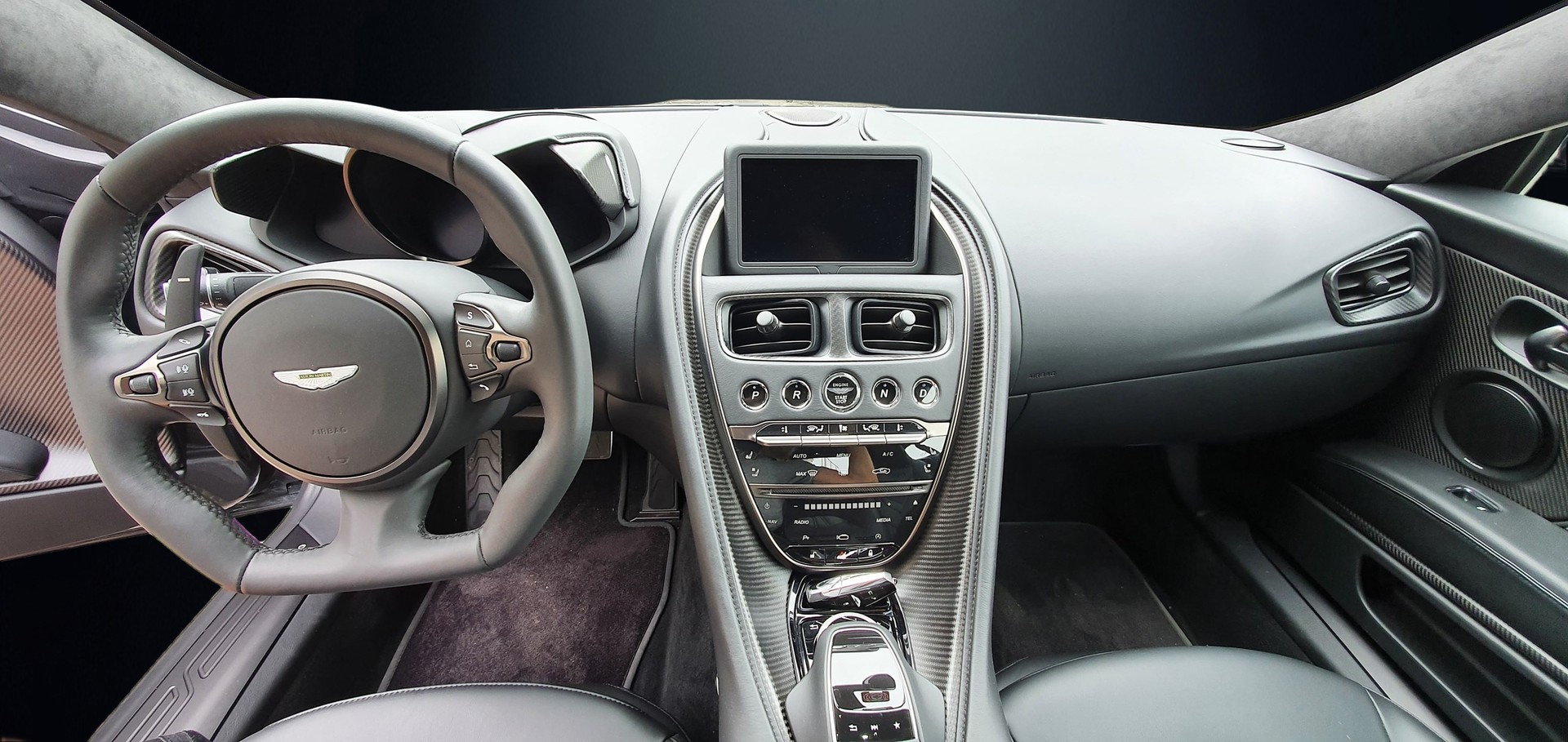 ASTON MARTIN DBS Coupé Superleggera-image-18