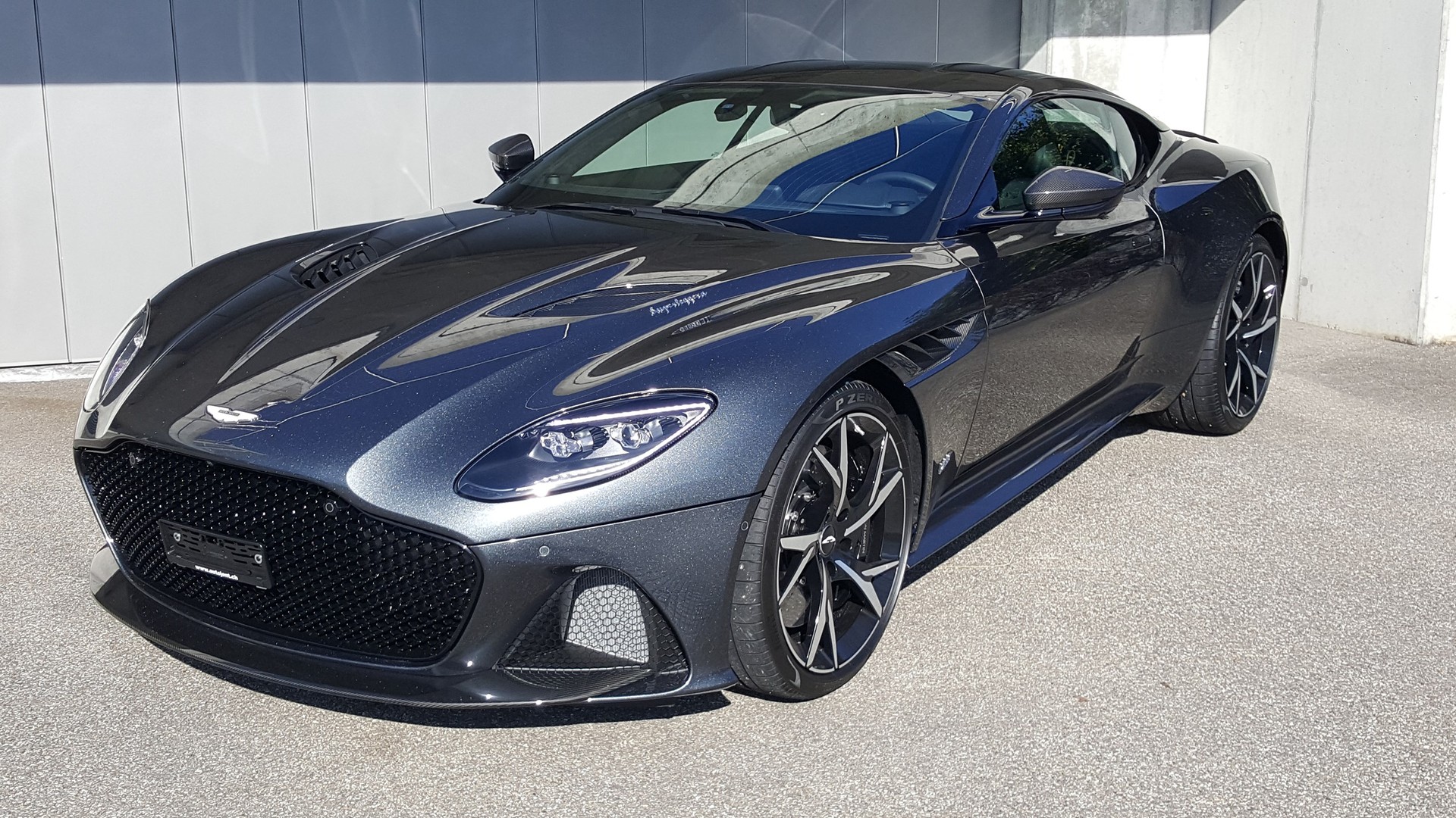 ASTON MARTIN DBS Coupé Superleggera-showroom-element-1