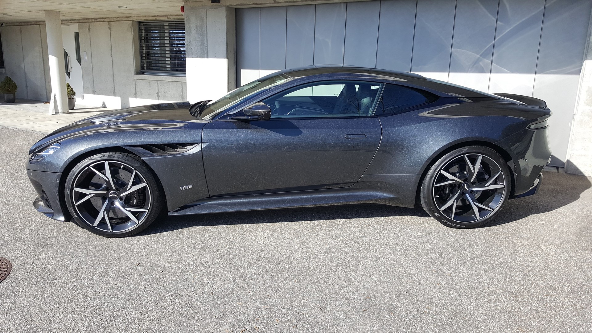 ASTON MARTIN DBS Coupé Superleggera-showroom-element-3
