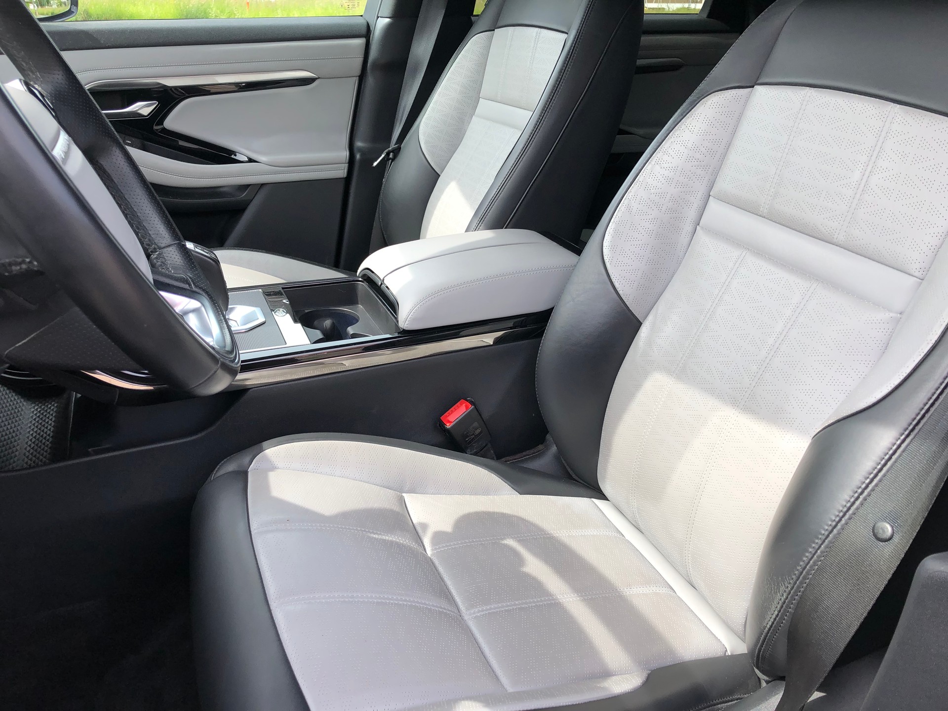 LAND ROVER Range Rover Evoque R-Dynamic P 250 AT9-image-10
