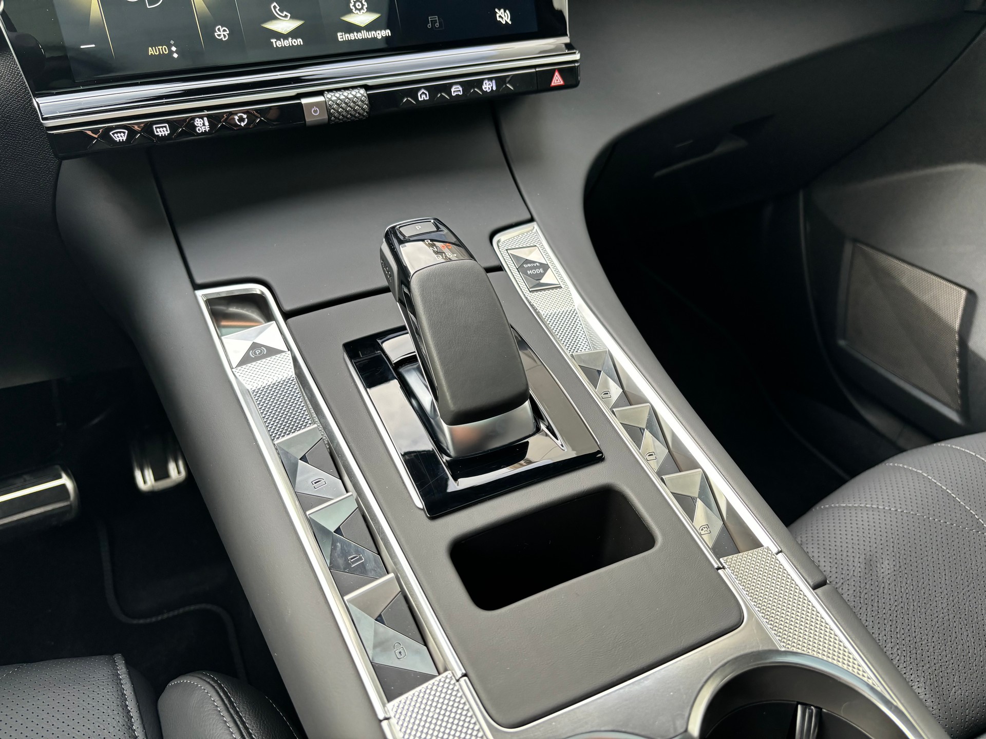 DS AUTOMOBILES DS7 1.6 E-Tense Rivoli 4x4-image-12