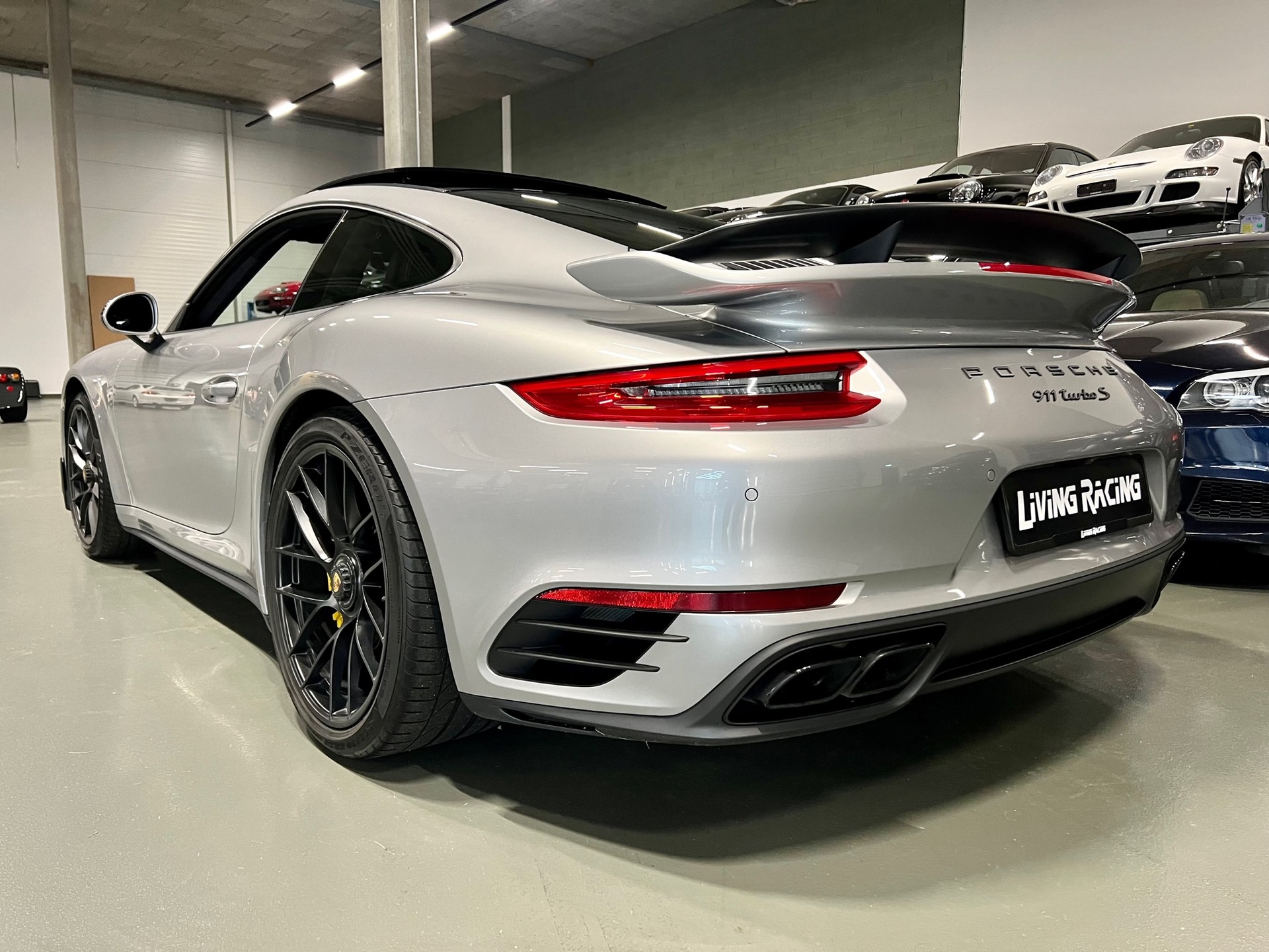PORSCHE 911 Turbo S PDK-image-2