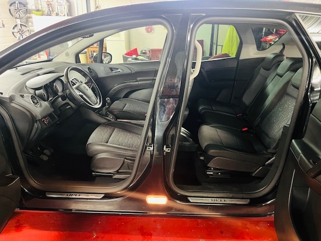 OPEL Meriva 1.4 Turbo Anniversary Edition-image-13