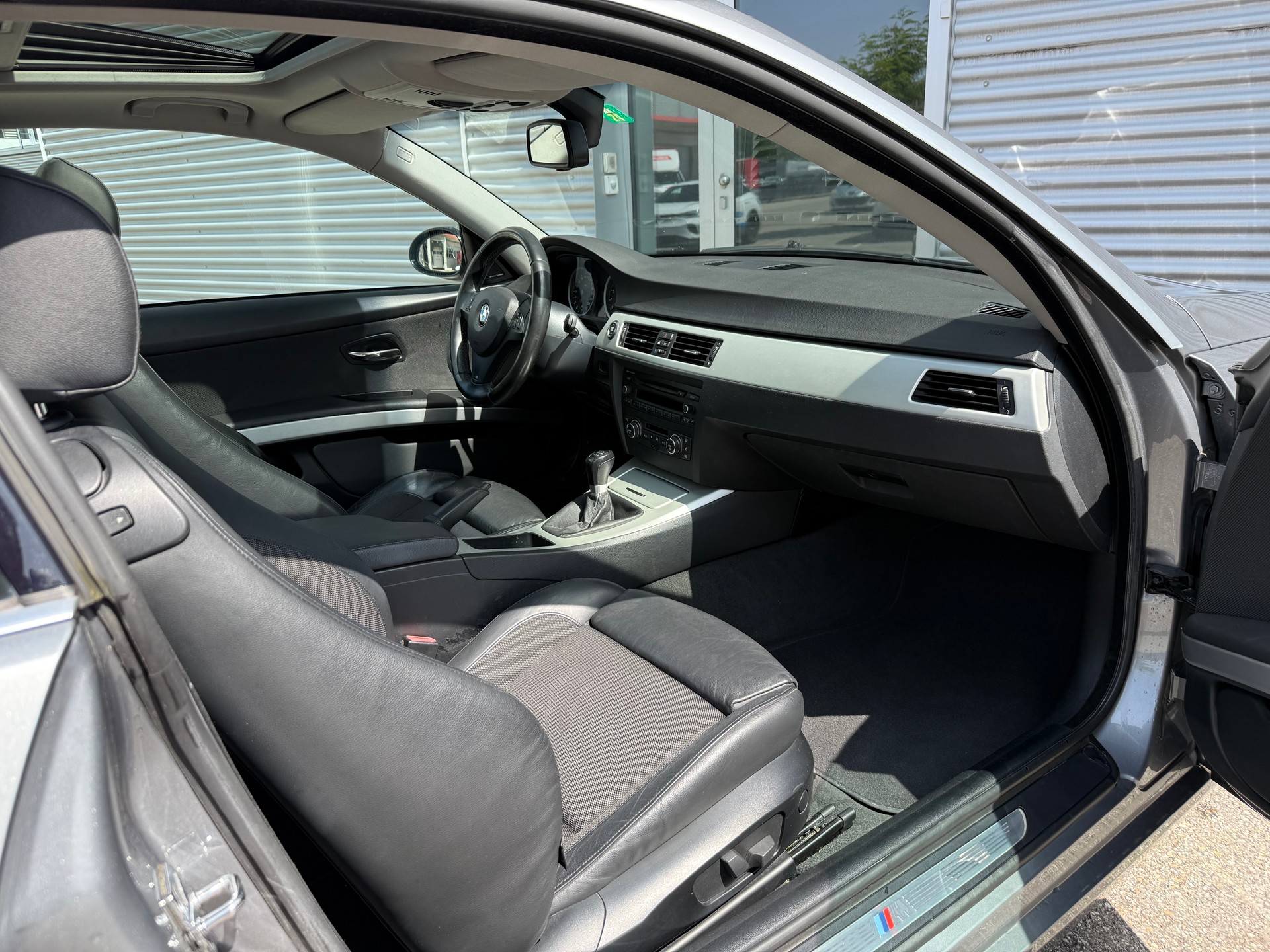 BMW 335i Coupé-image-3