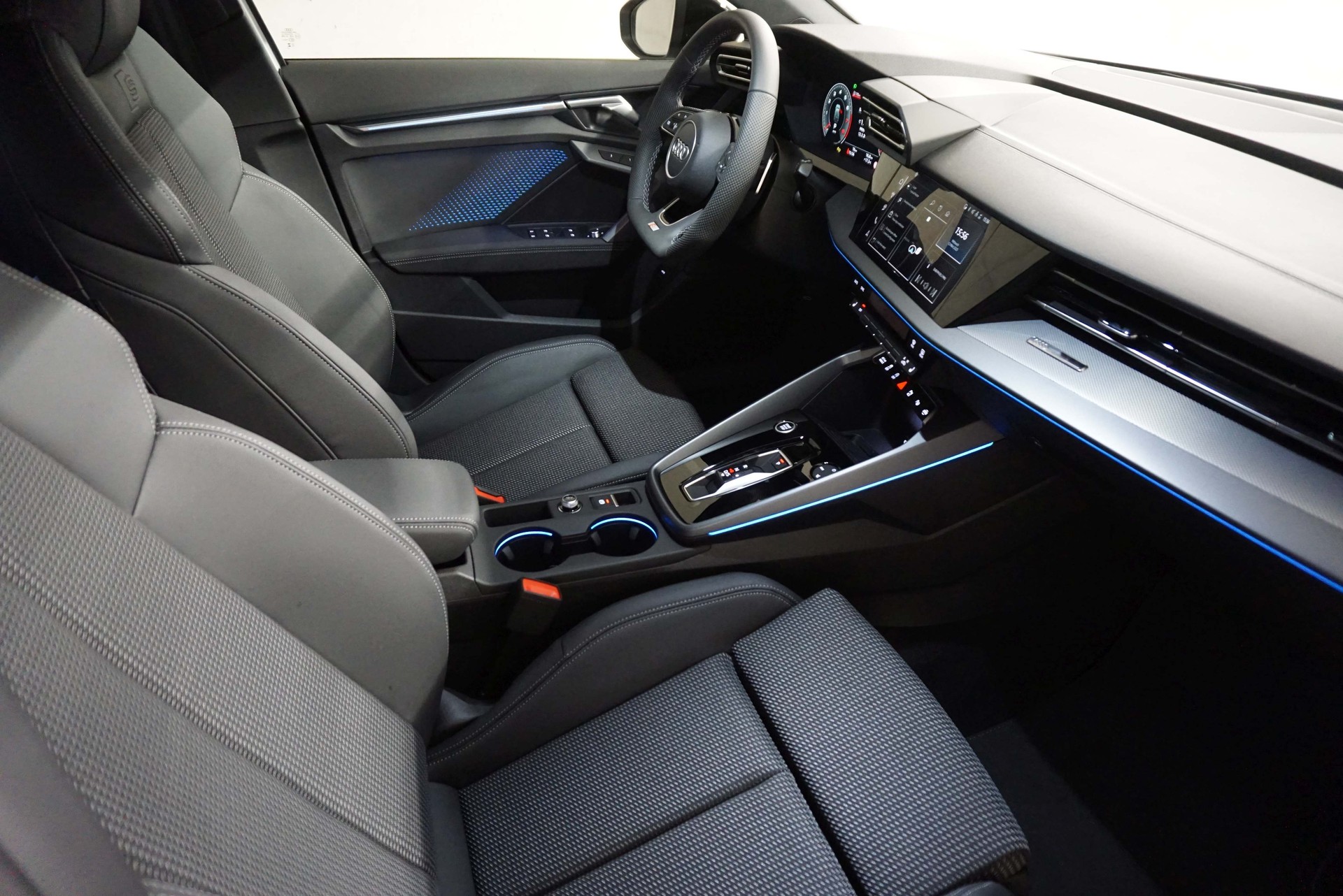 AUDI A3 allstreet 35 TFSI Attraction S-tronic-image-8