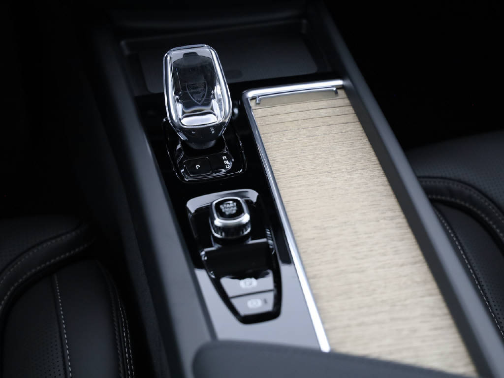 VOLVO XC60 2.0 T8 TE Ultra Dark eAWD-image-11
