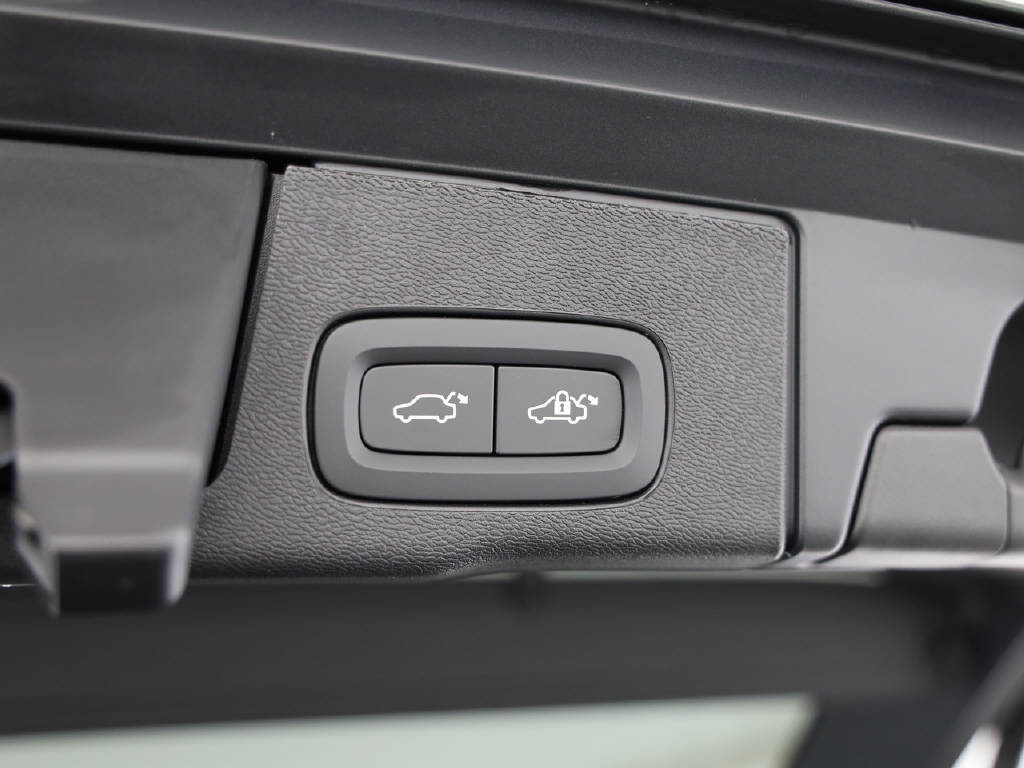 VOLVO XC60 2.0 T8 TE Ultra Dark eAWD-image-13