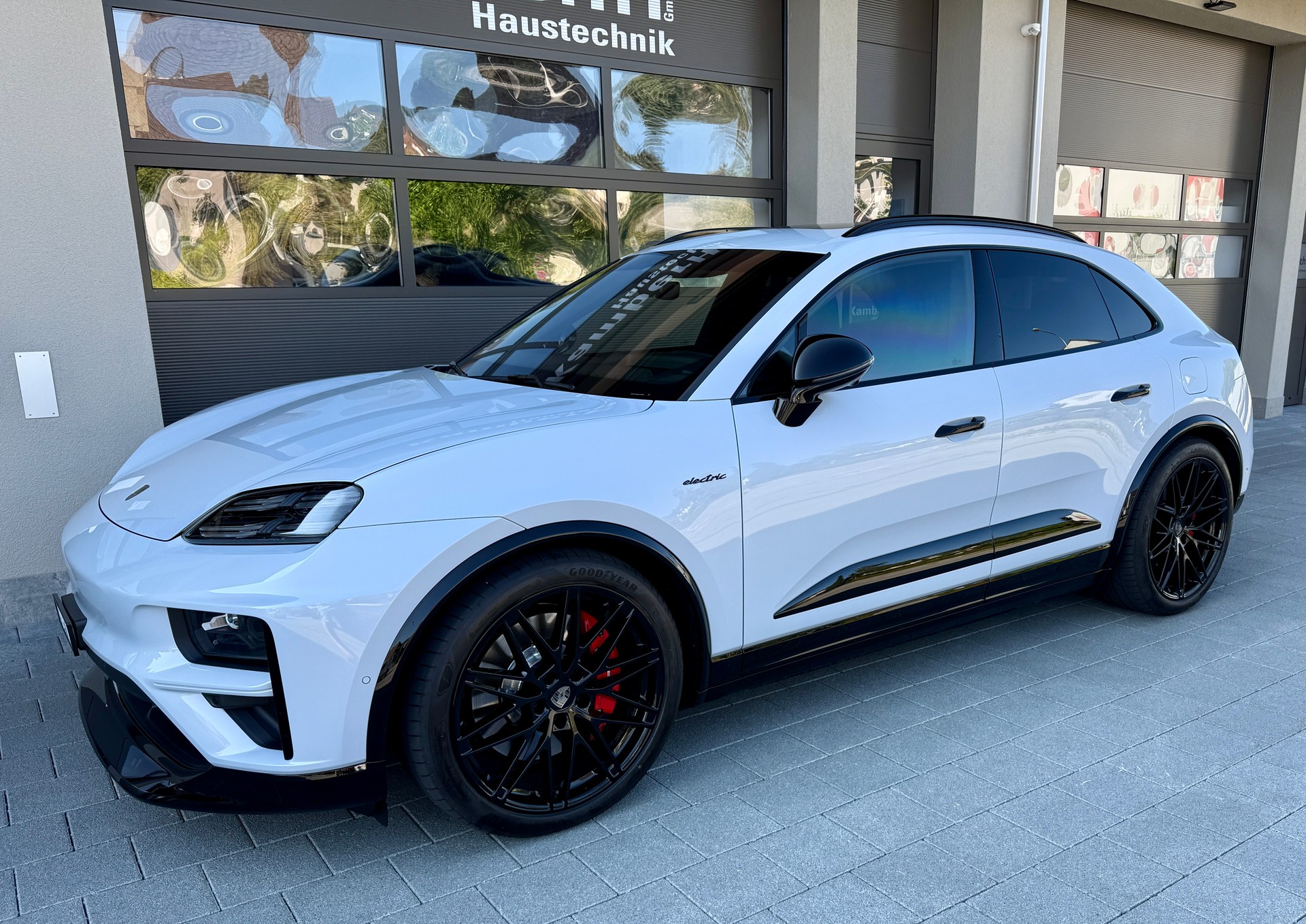 PORSCHE Macan Turbo 100kWh-image-6