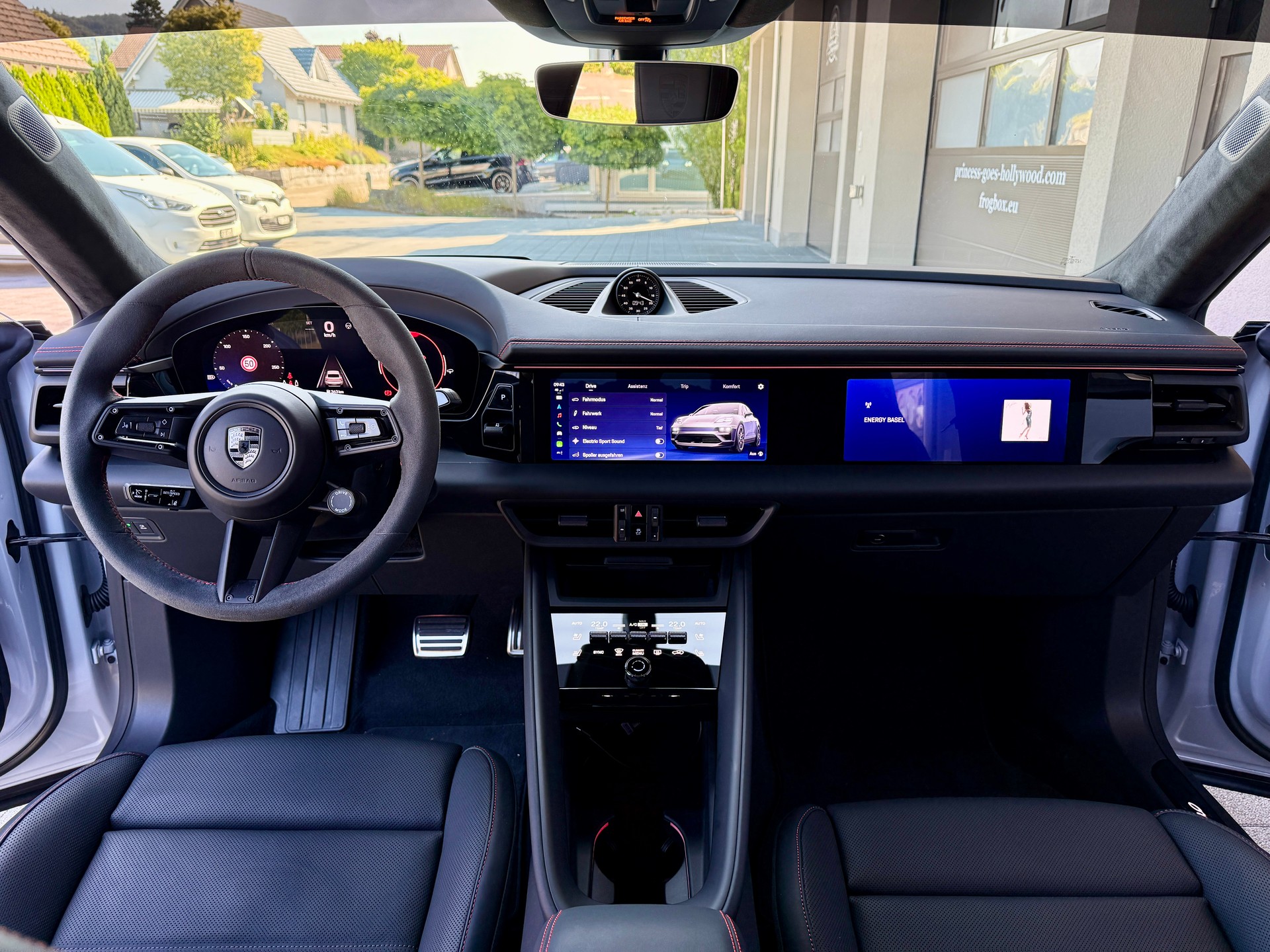 PORSCHE Macan Turbo 100kWh-image-8