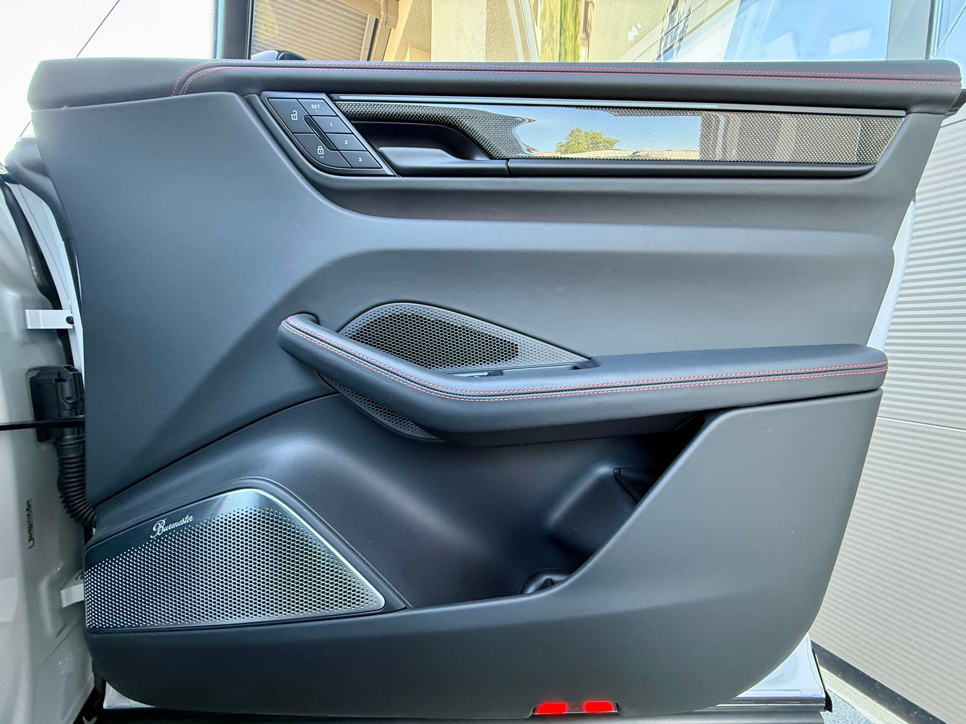 PORSCHE Macan Turbo 100kWh-image-12
