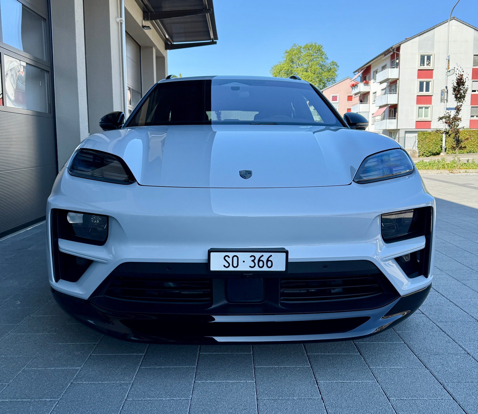 PORSCHE Macan Turbo 100kWh-image-2