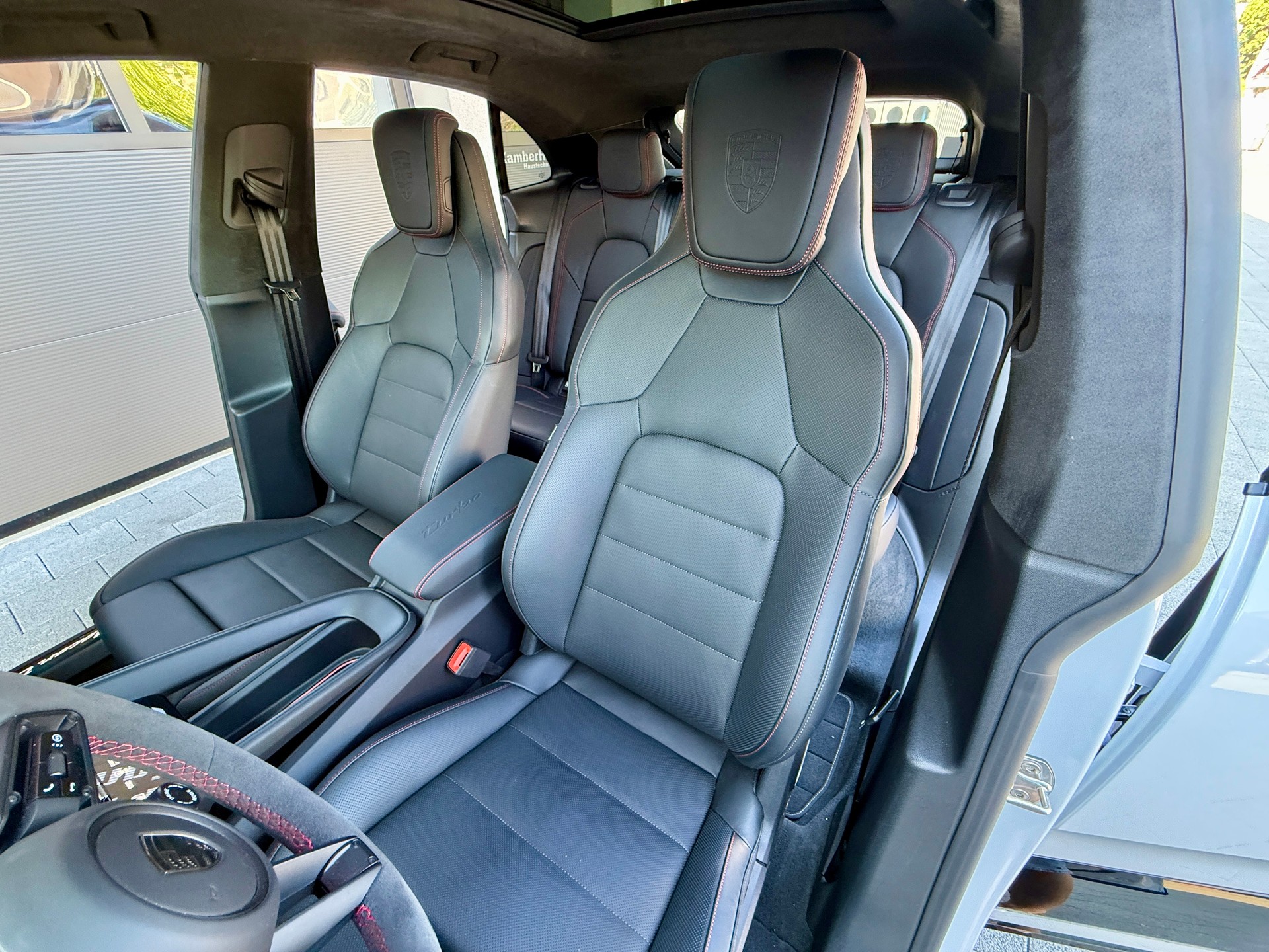 PORSCHE Macan Turbo 100kWh-image-10