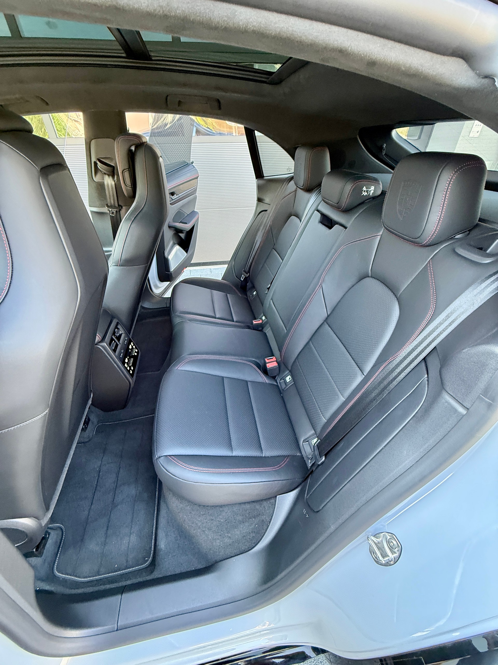 PORSCHE Macan Turbo 100kWh-image-11