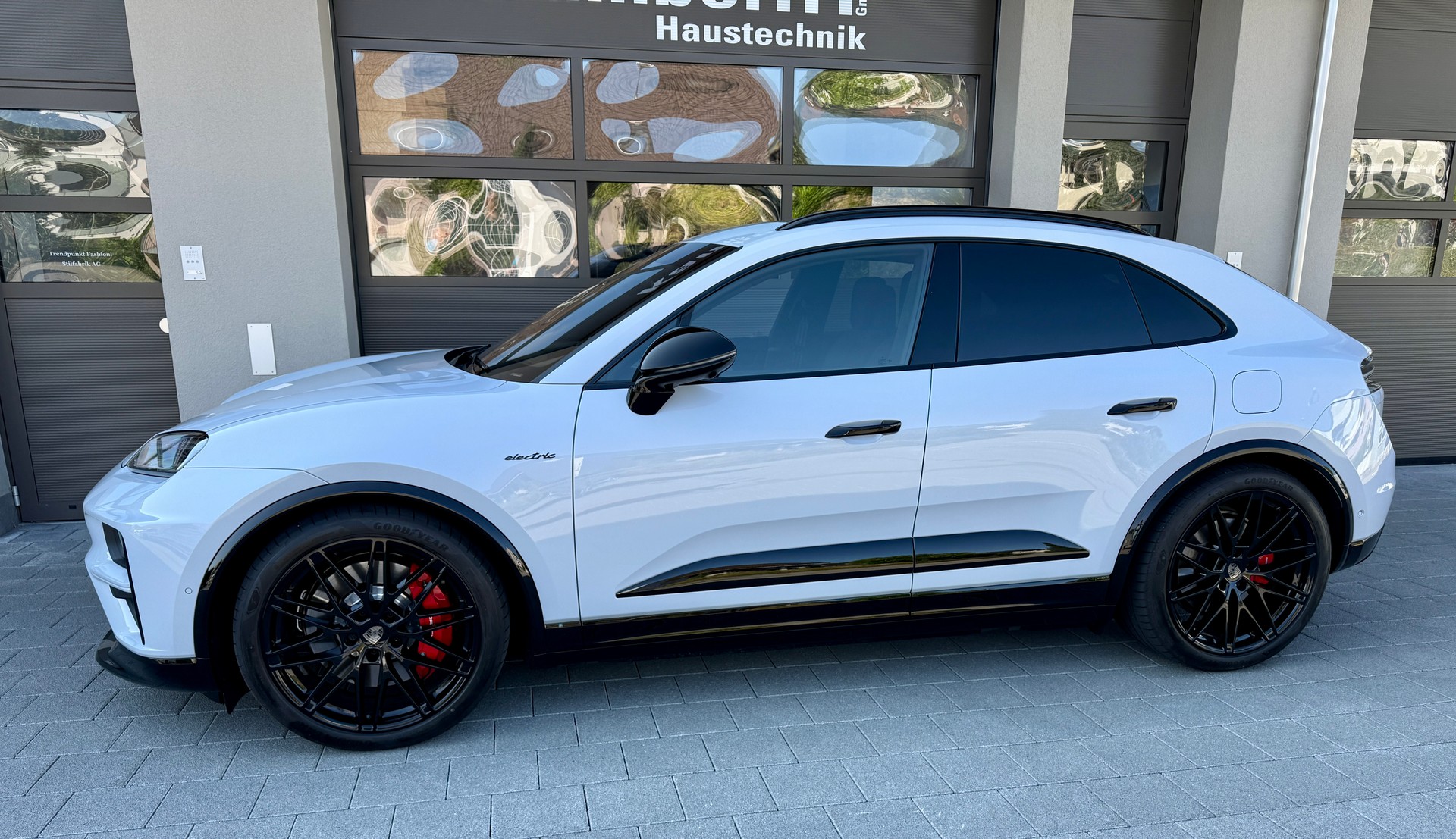 PORSCHE Macan Turbo 100kWh-image-4