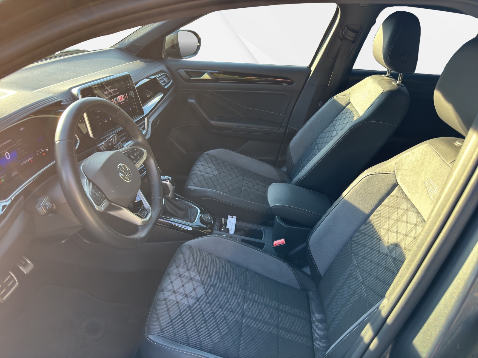 VW T-Roc 2.0 TSI R-Line DSG 4Motion-image-8