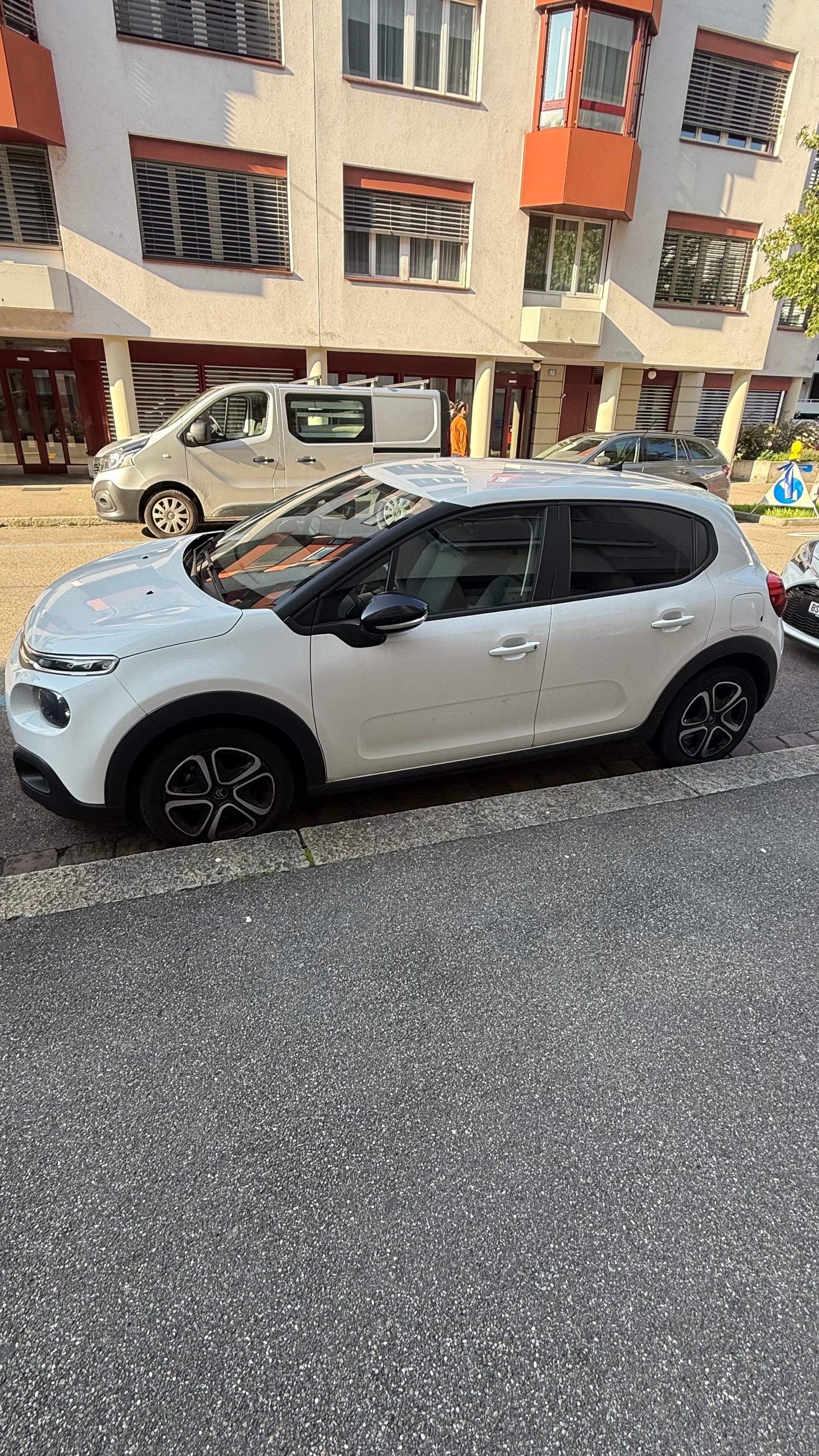 CITROEN C3 1.2i PureTech Feel Edition-image-1