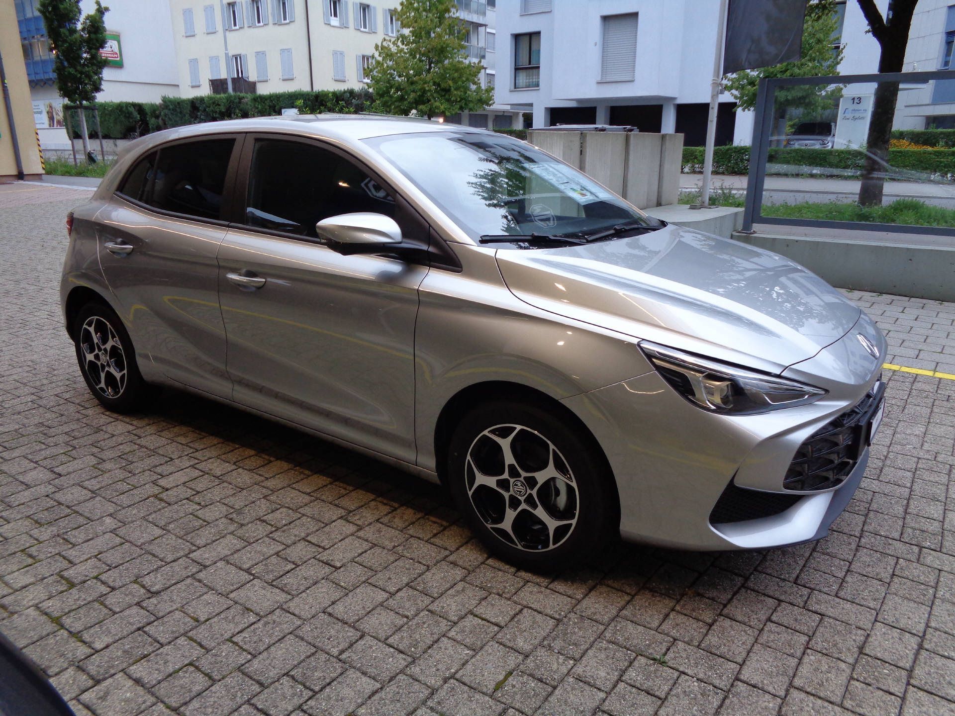MG 3 1.5 Hybrid Luxury-image-2